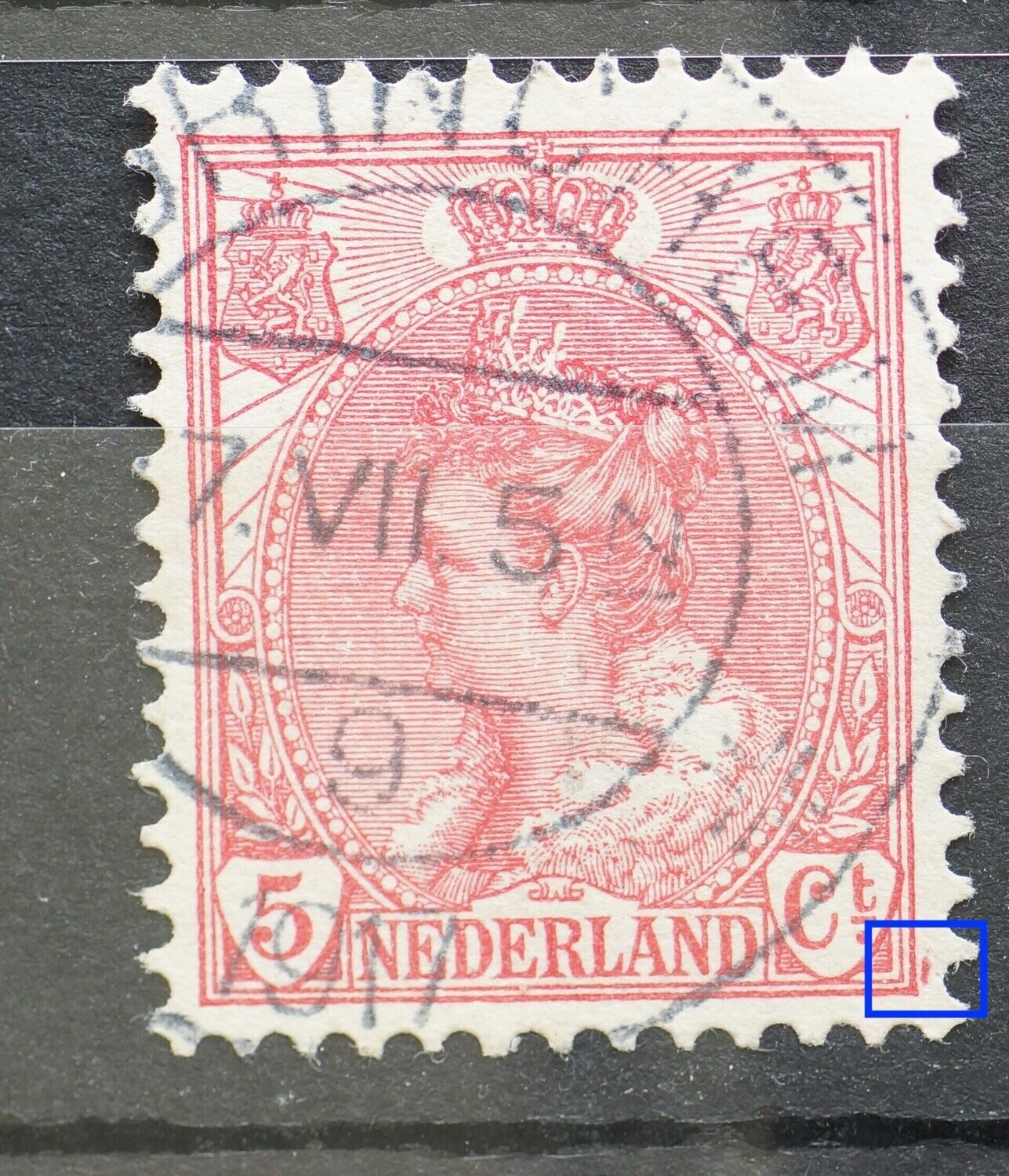 NVPH 60 - rode vlek achter Ct. (buiten zegelbeeld)