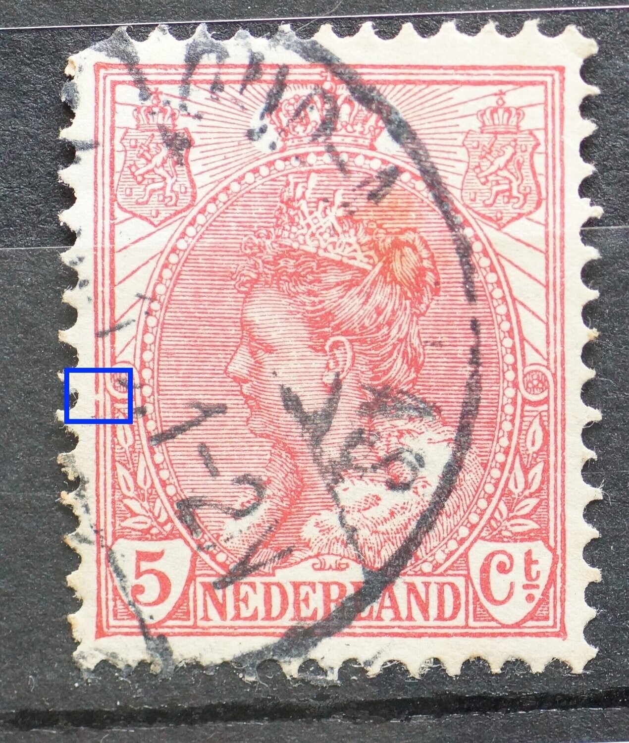 NVPH 60 - breuk in kaderlijn naast linker rozet NVPH 60 - breuk in kaderlijn naast linker rozet