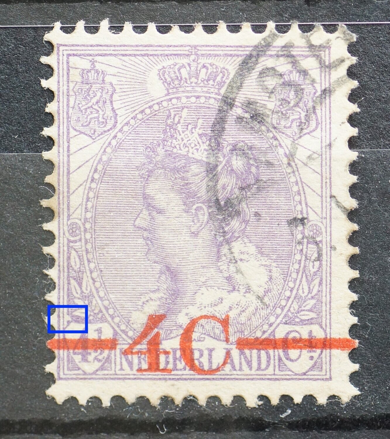 NVPH 106 - beschadiging / witte vlek boven waardeschild  4 1/2