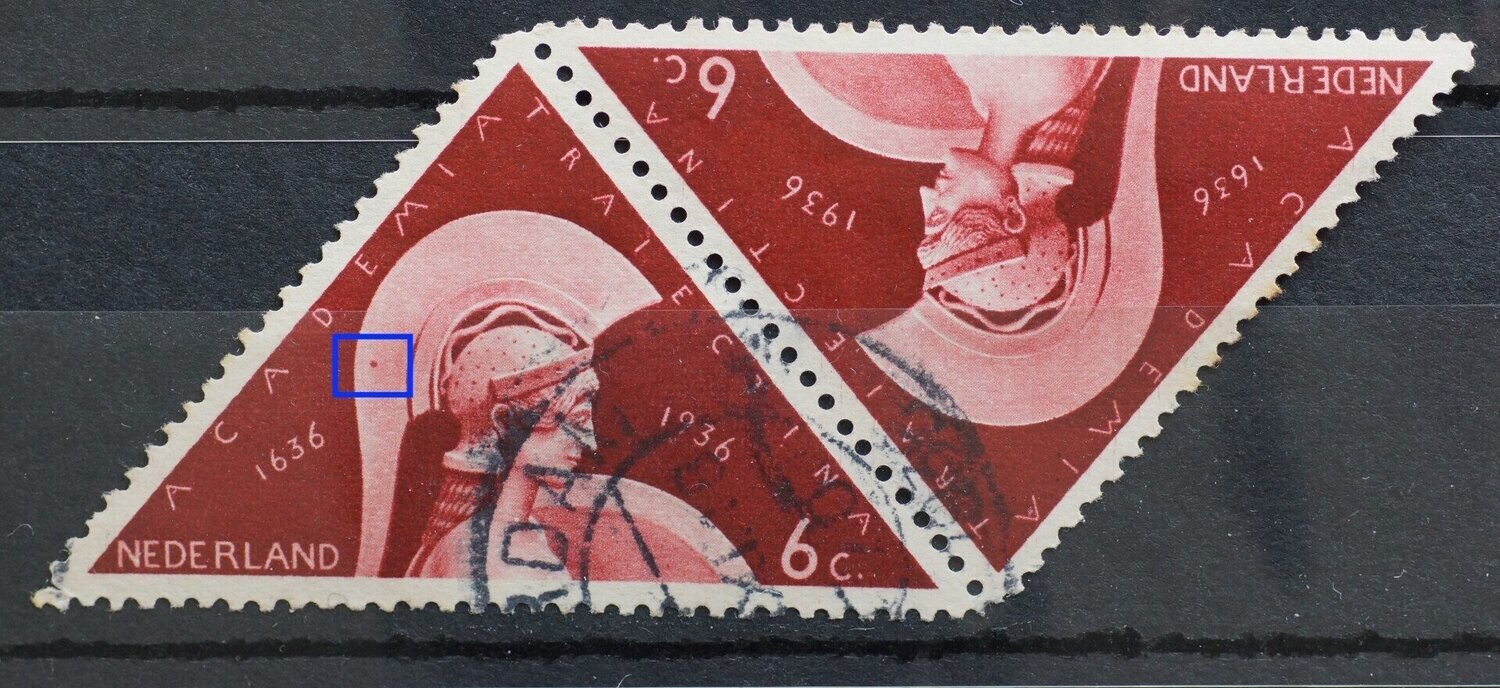 NVPH 287 (paar) - rode stip op helm (linker zegel) NVPH 287 (paar) - rode stip op helm (linker zegel)