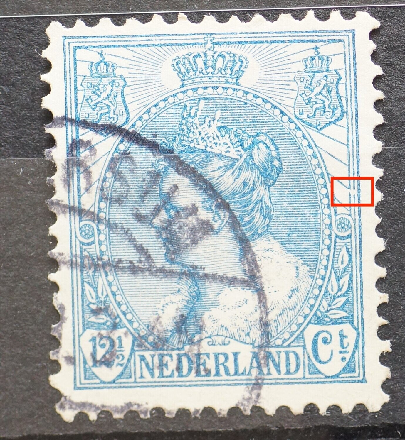 NVPH 63 - breuk/witte vlek tussen kaderlijnen, rechts