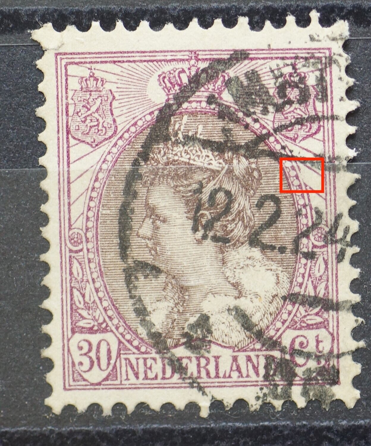 NVPH 72 - breuk in rand medaillon, rechts