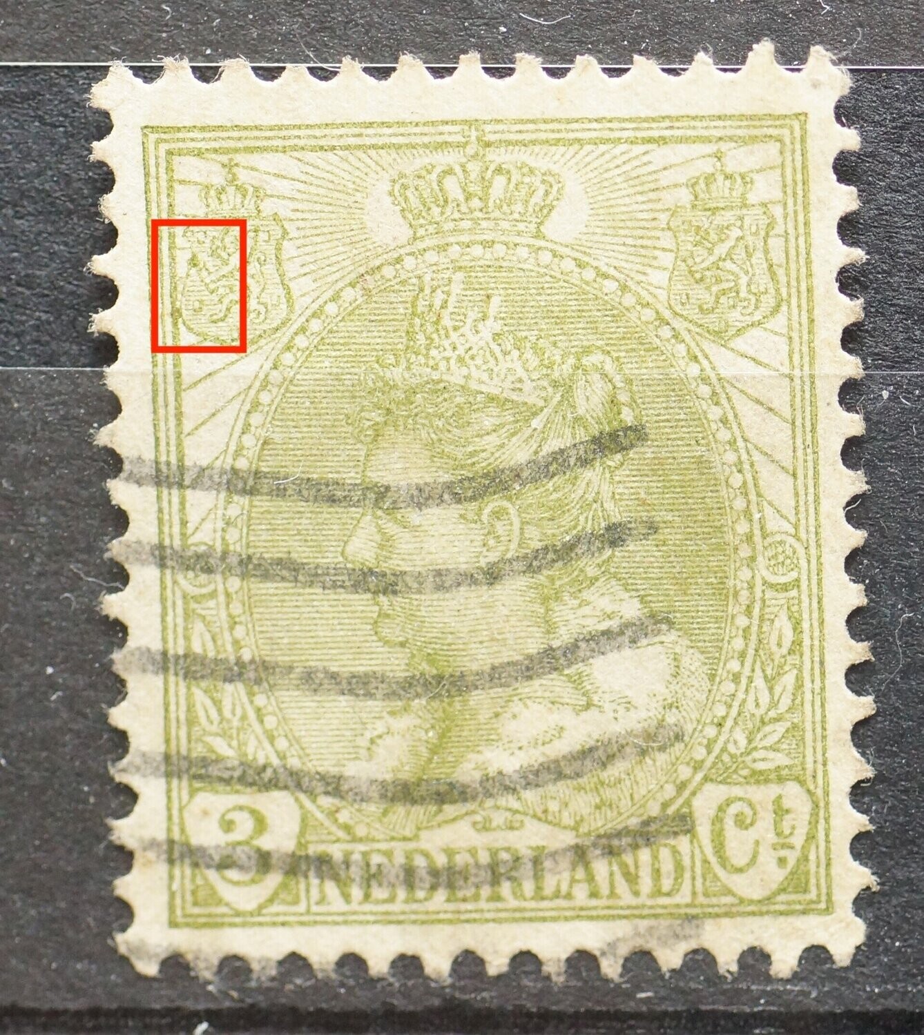 NVPH 57 - groene vlek boven pijlenbundel en links van linker wapenschild