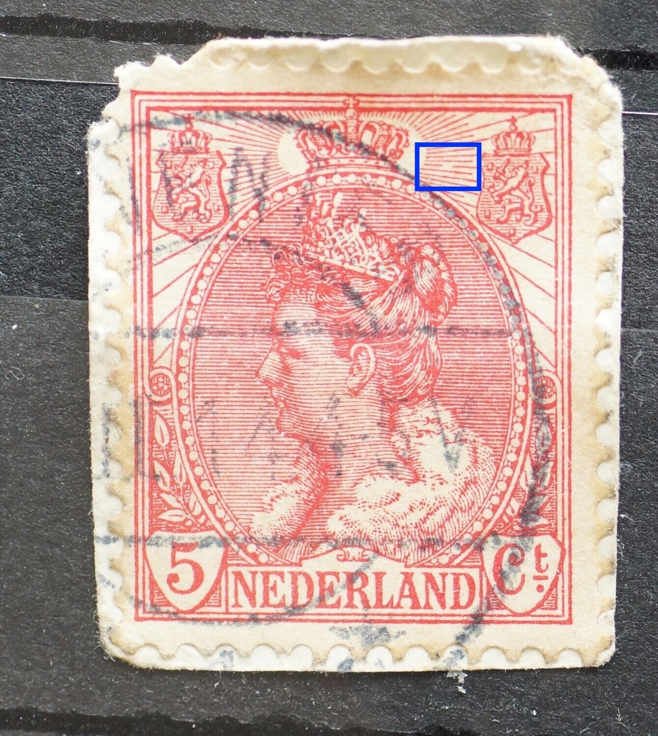 NVPH 60 - breuk in straal rechts van kroon