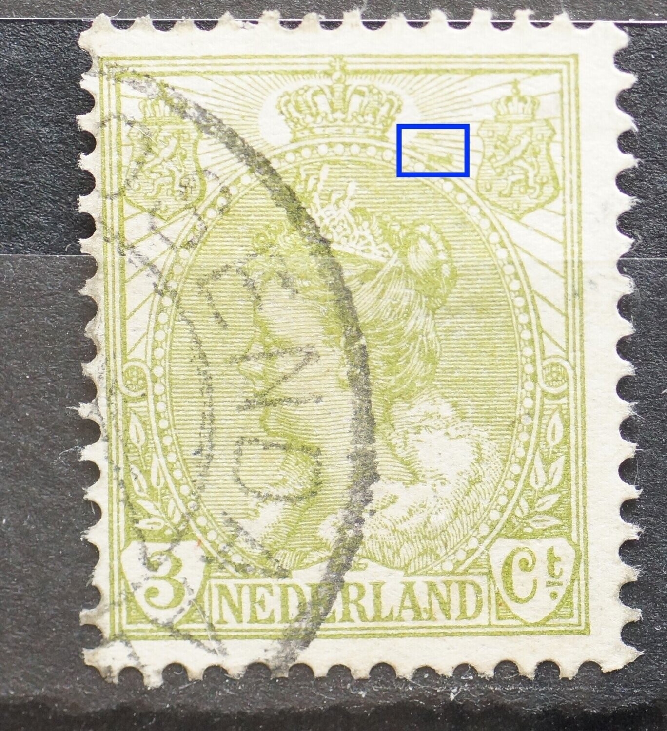 NVPH 57 - groene vlekken tussen stralen rechts van kroon
