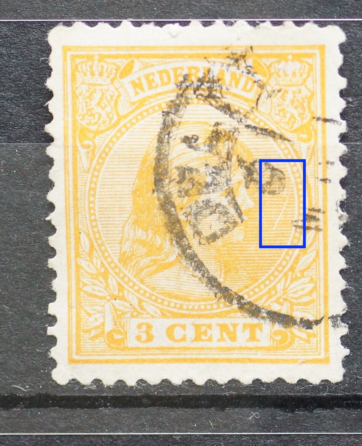 NVPH 34 - verticale witte (graveer)kras voor het hoofd NVPH 34 - verticale witte (graveer)kras voor het hoofd