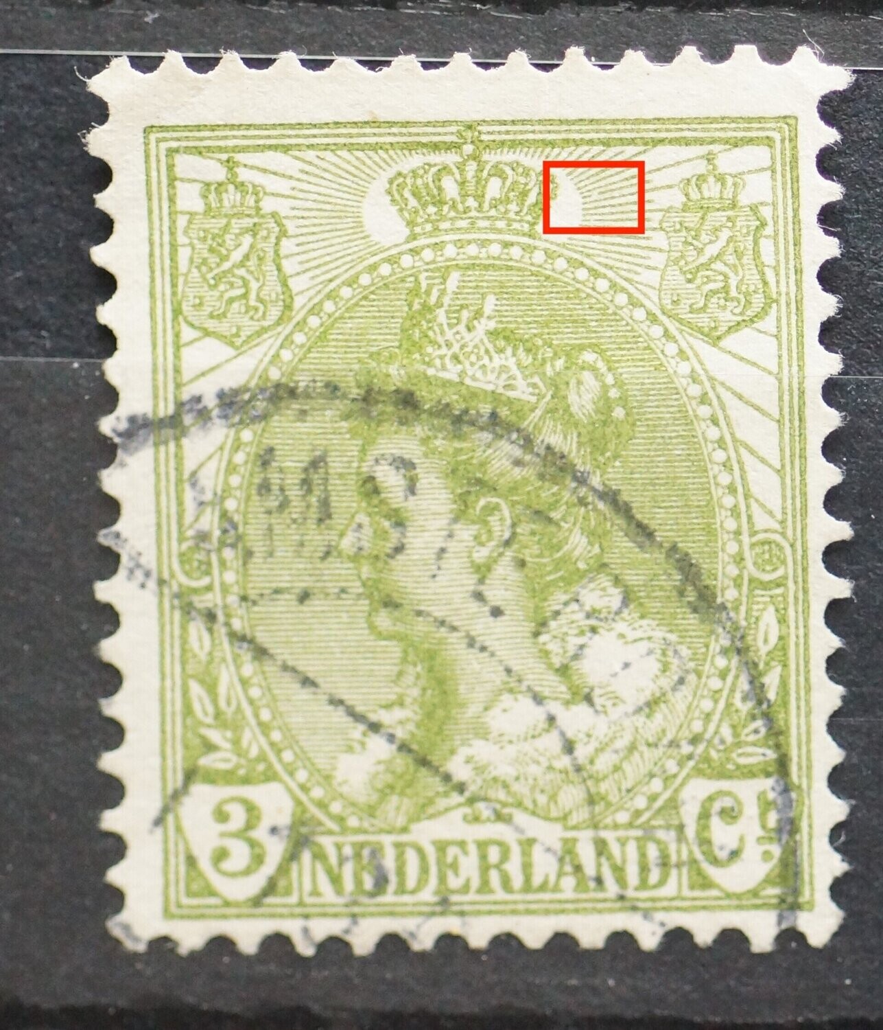 NVPH 57 - breuk in straal rechts van kroon