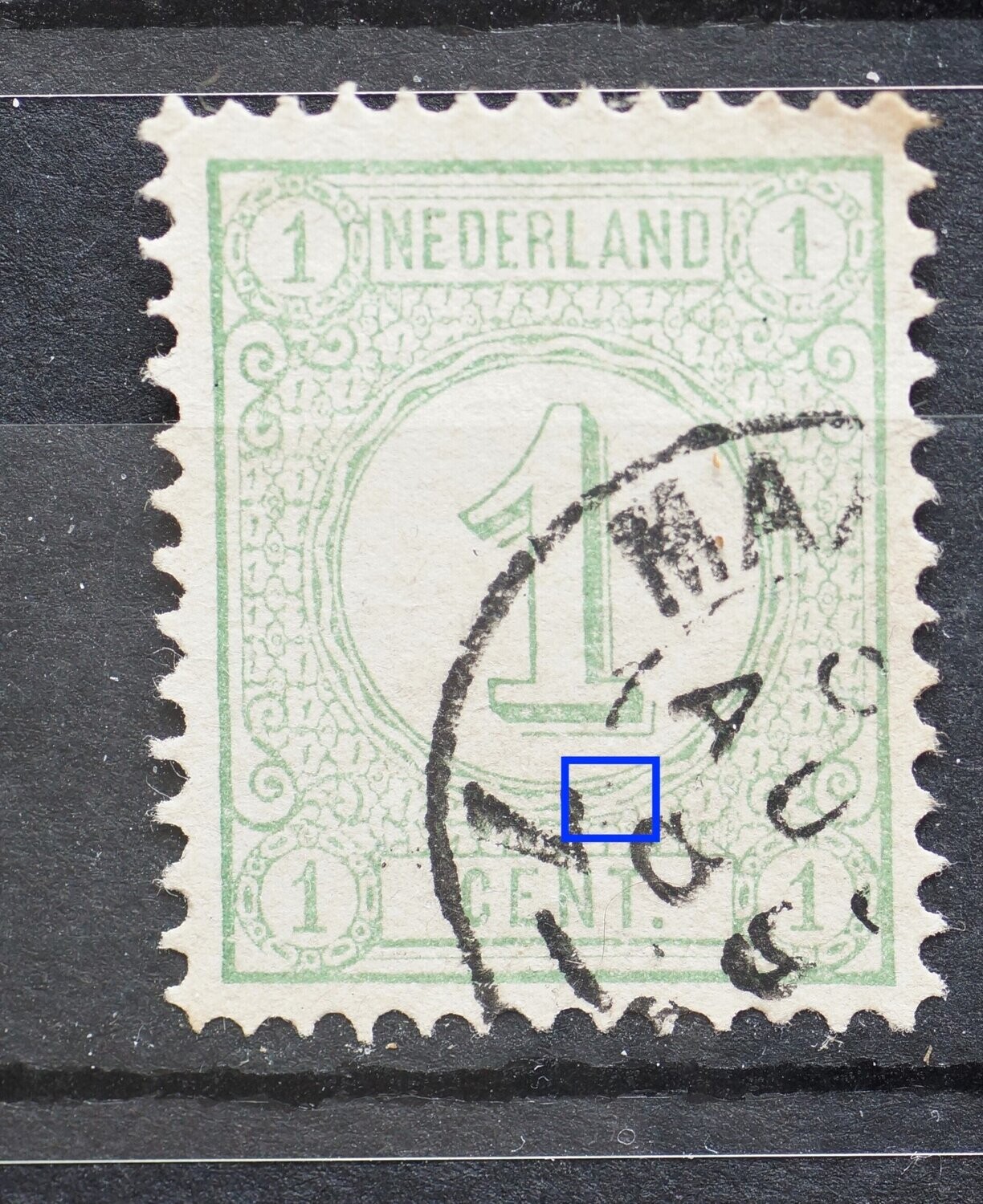 NVPH 31 - breuk in rand medaillon onder de 1
