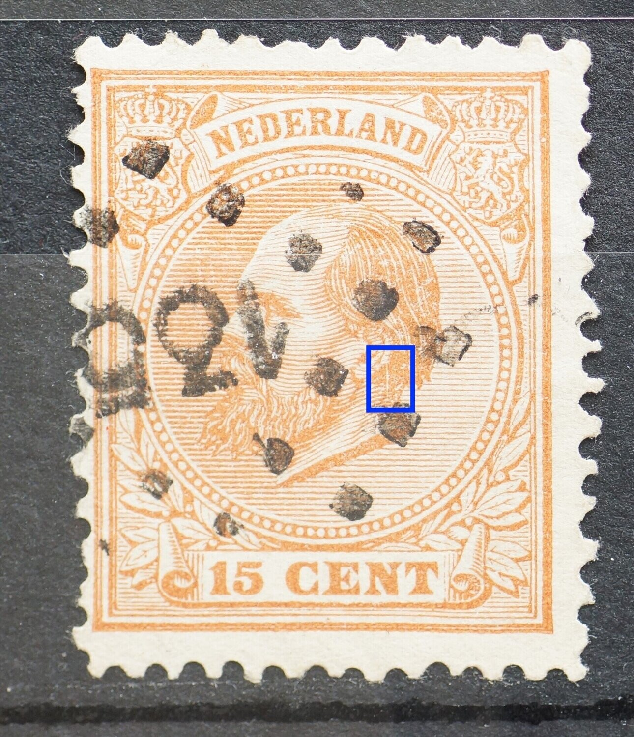 NVPH 23 - verticale graveerkras onder het oor