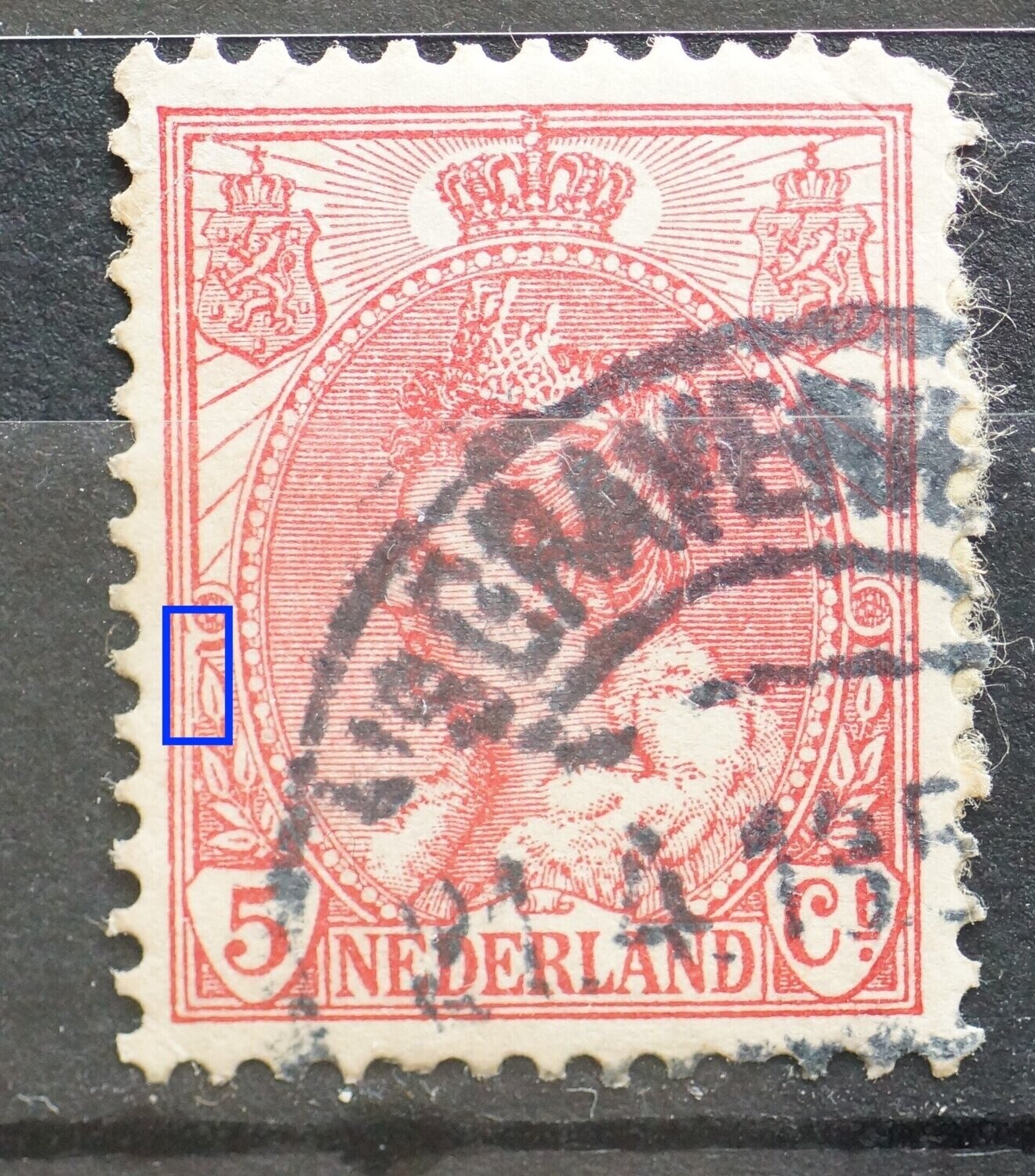 NVPH 60 - beschadiging/witte vlek onder linker rozet