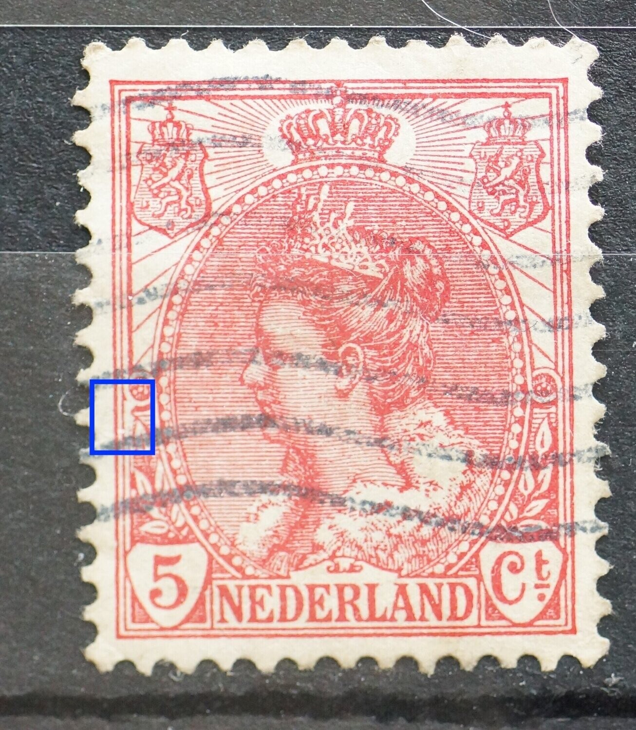 NVPH 60 - beschadiging/witte vlek onder linker rozet NVPH 60 - beschadiging/witte vlek onder linker rozet