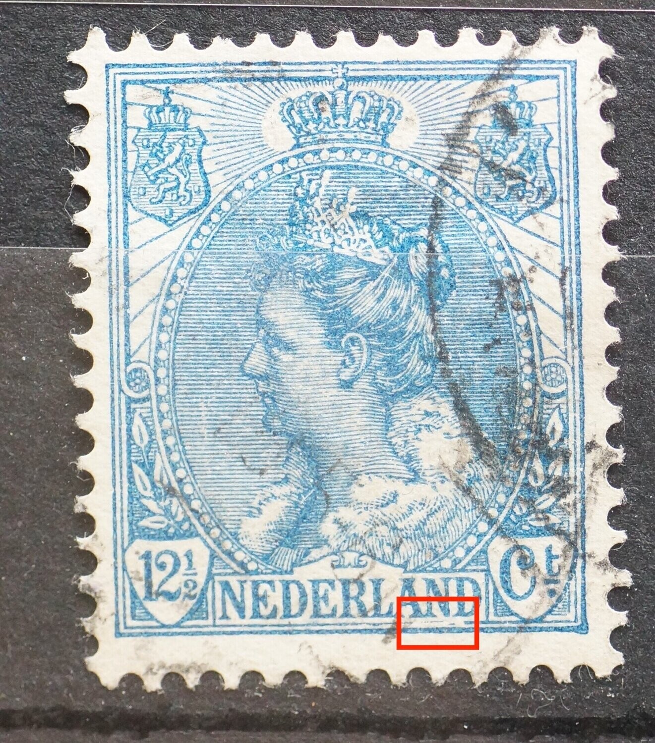 NVPH 63 - beschadigde kaderlijn onder AND van NEDERLAND