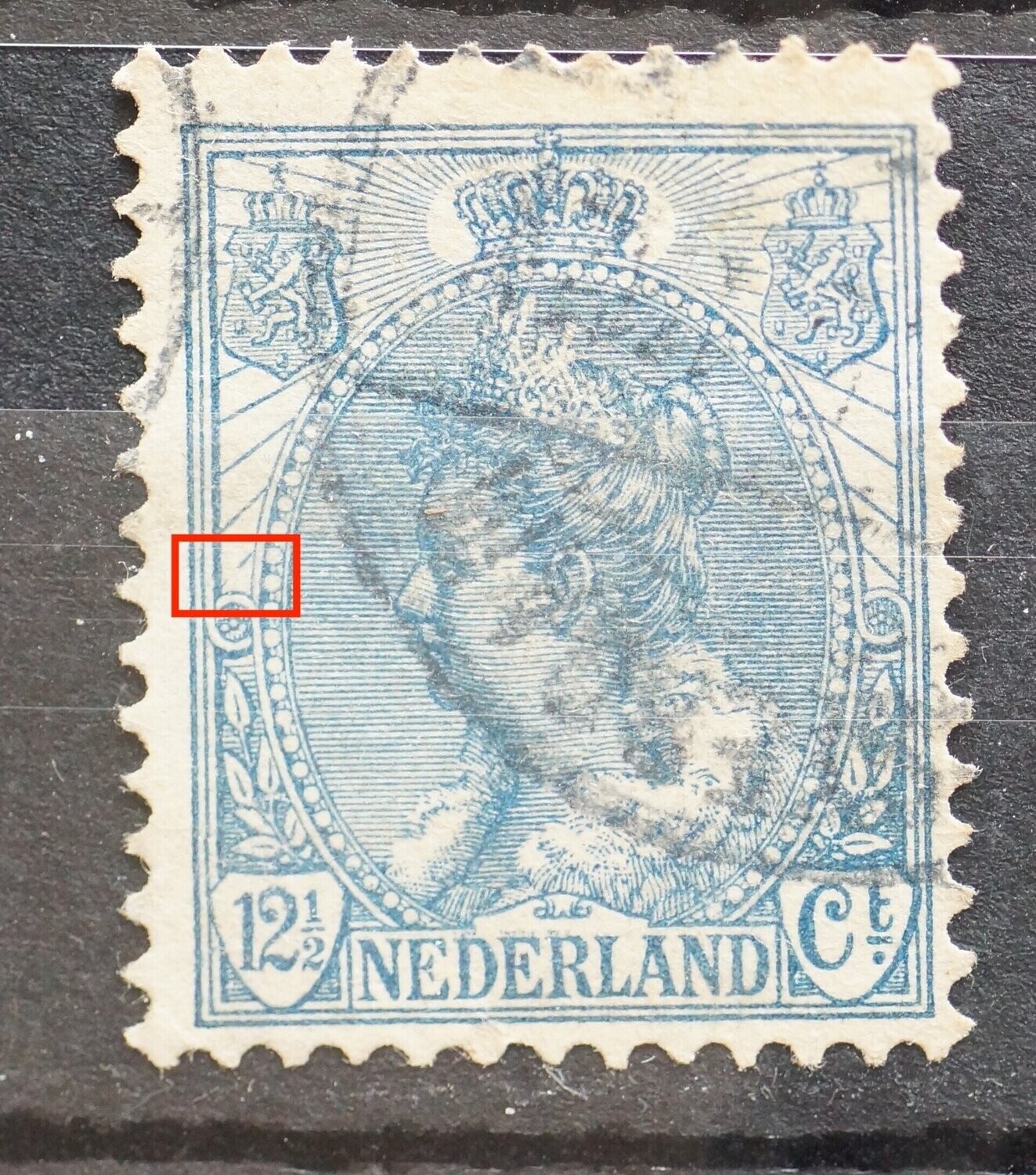 NVPH 63 - breuk in straal boven linker rozet NVPH 63 - breuk in straal boven linker rozet