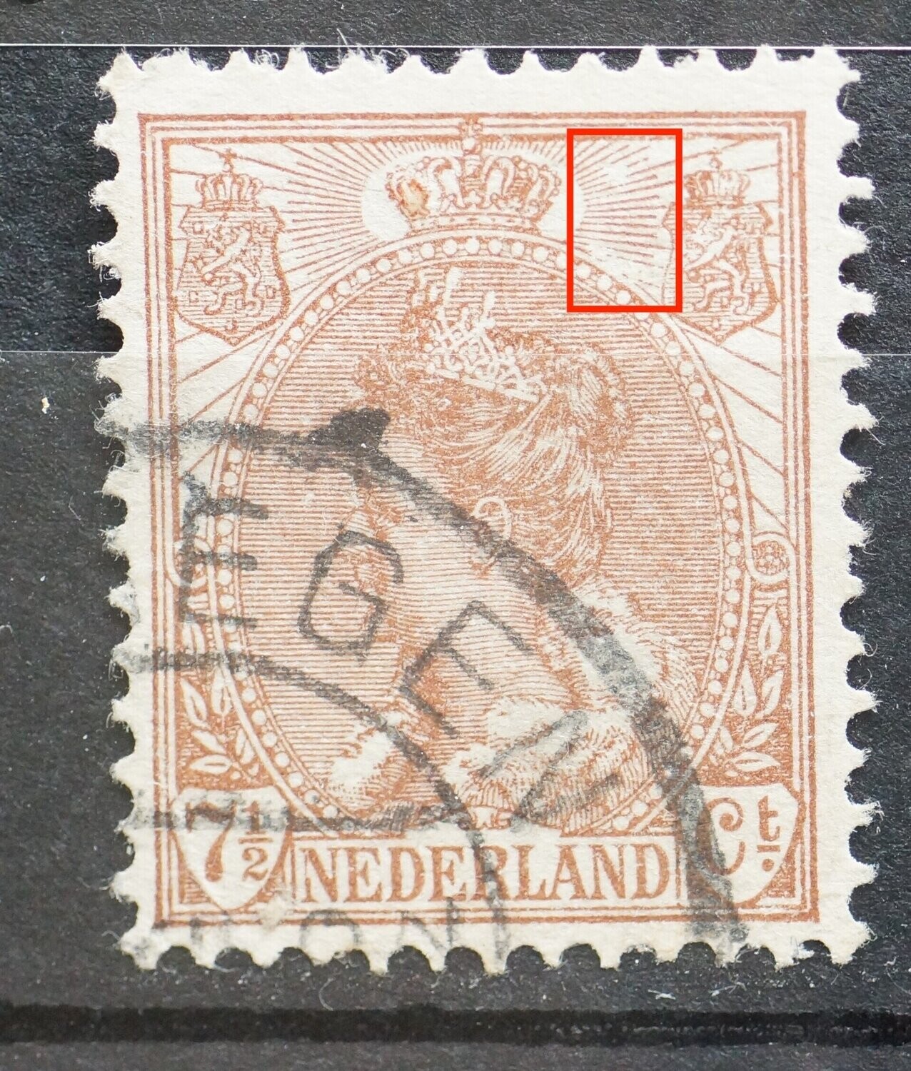 NVPH 61 - diverse beschadigde stralen rechts van kroon