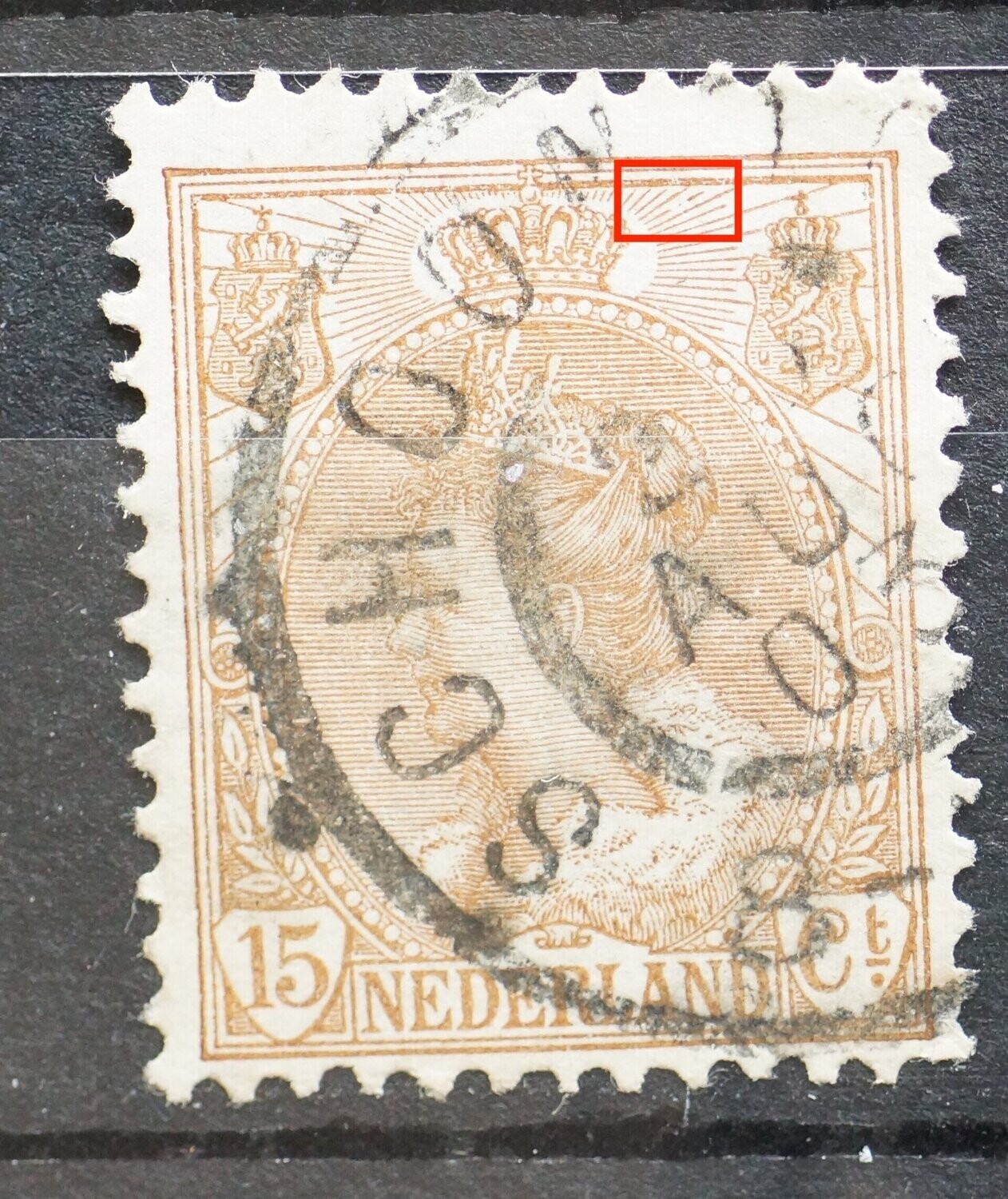 NVPH 64 - breuk in straal rechts van kroon