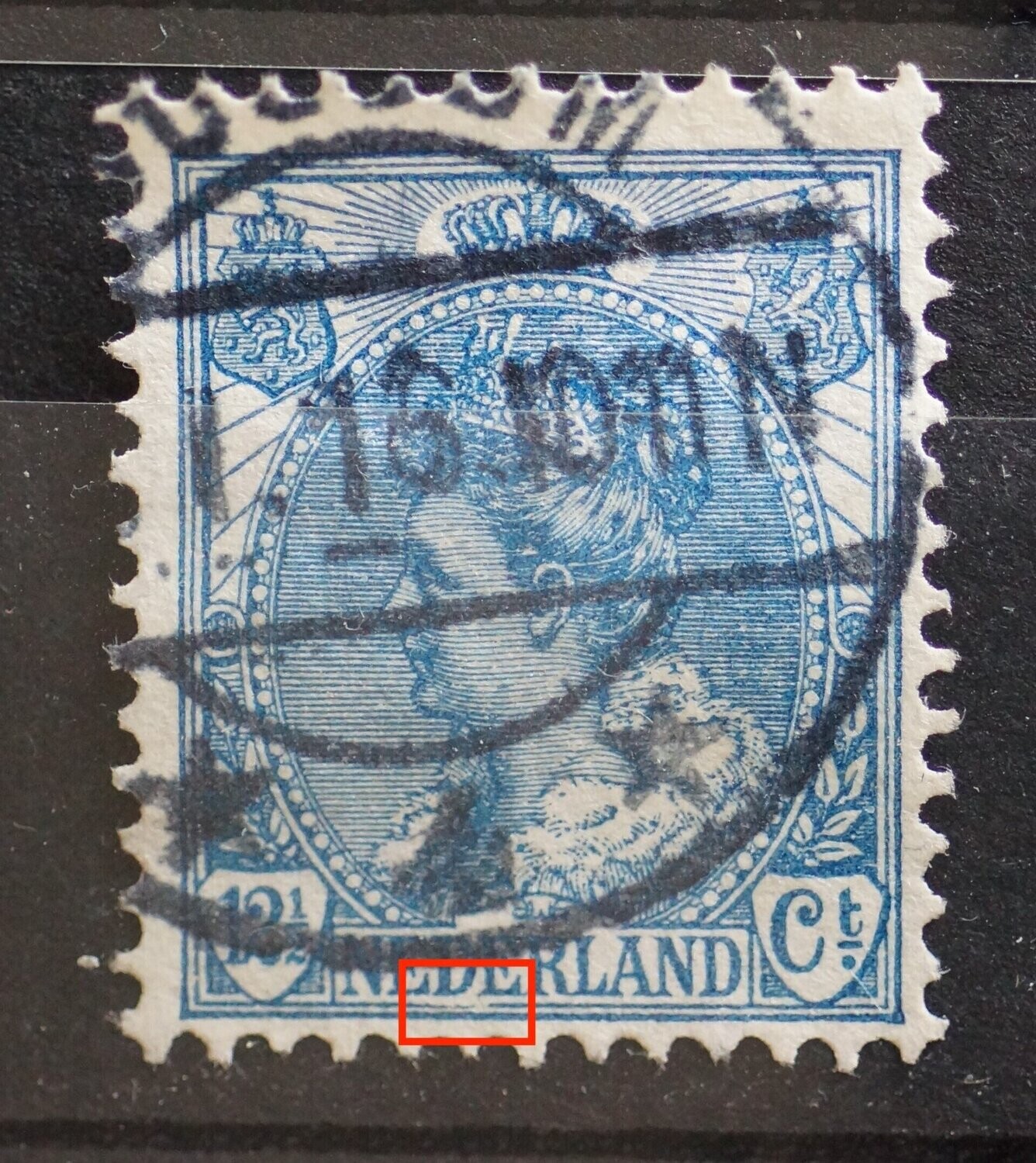 NVPH 63 - breuk / dunne kaderlijn onder DE van NEDERLAND