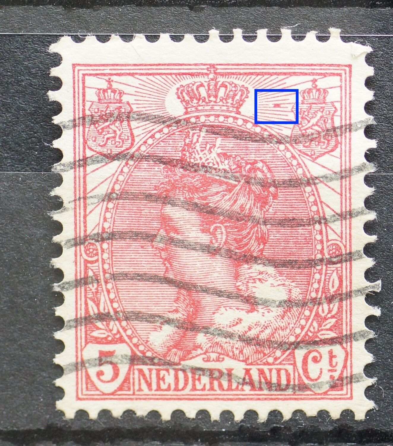 NVPH 60 - rode vlek tussen stralen rechts van kroon