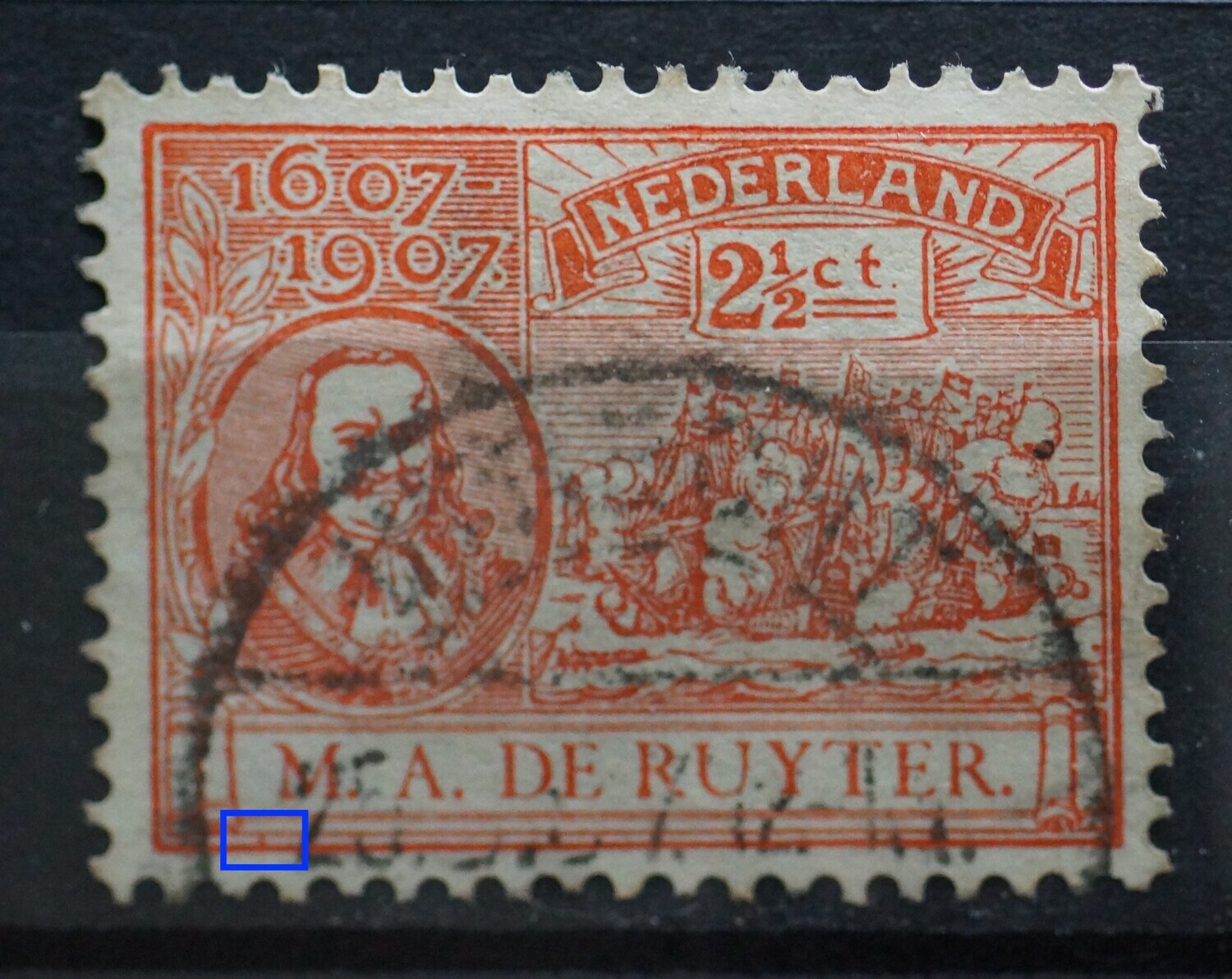 NVPH 89 - oranjerode punt tussen kaderlijnen onder, links