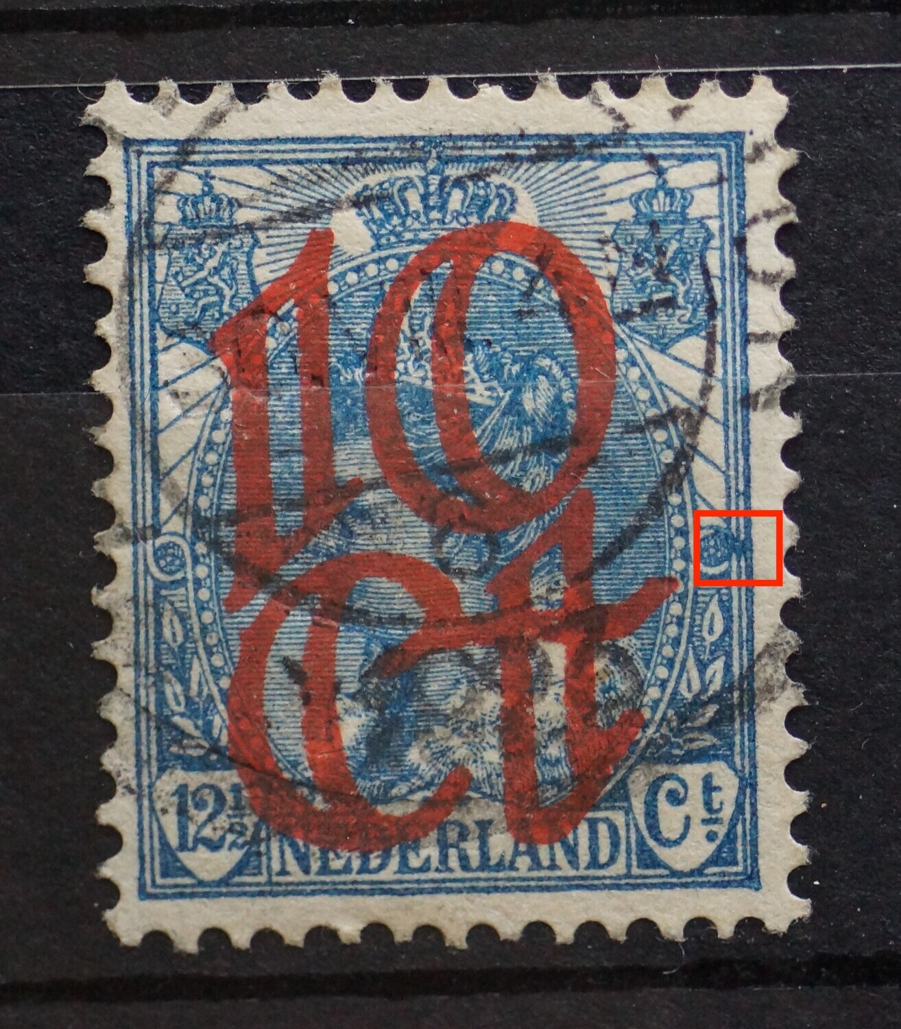 NVPH 118 - blauwe vlek in/naast rechter rozet NVPH 118 - blauwe vlek in/naast rechter rozet