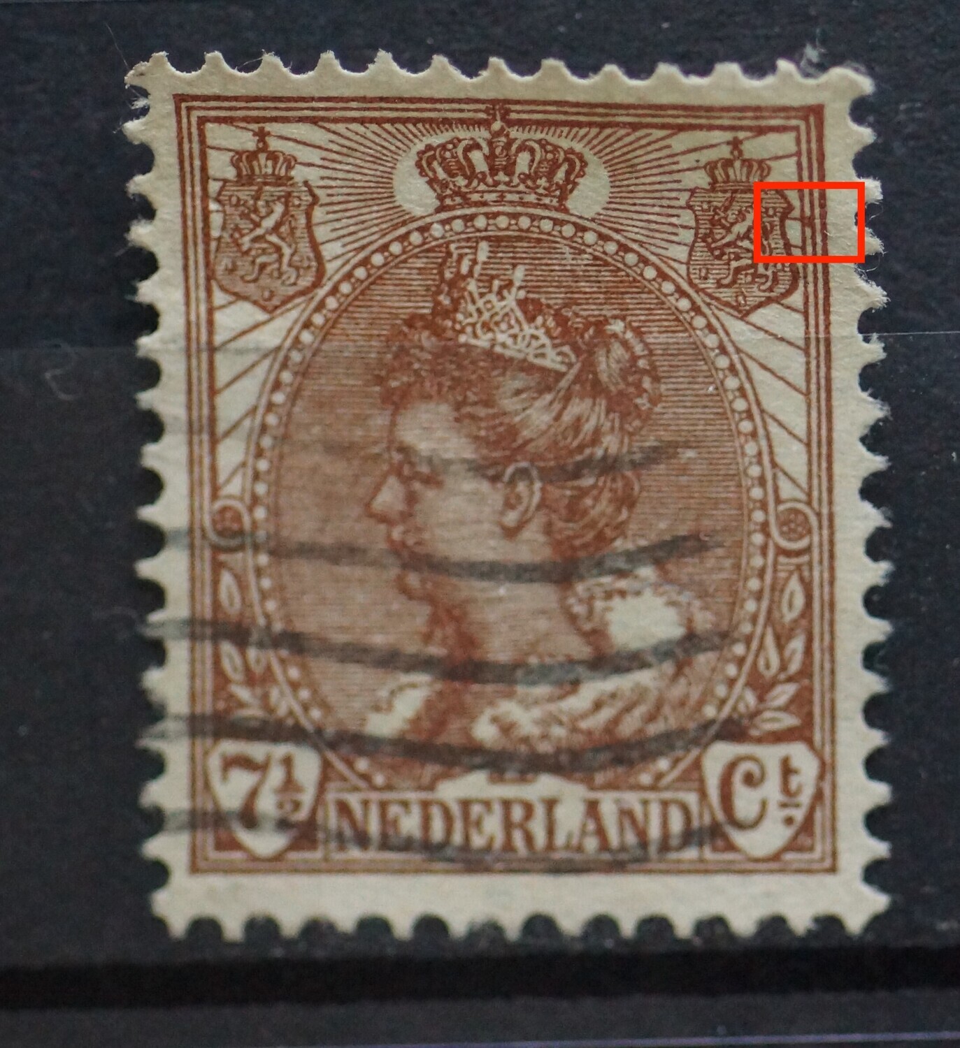 NVPH 61 - bruine vlek tussen kaderlijnen rechts, boven NVPH 61 - bruine vlek tussen kaderlijnen rechts, boven