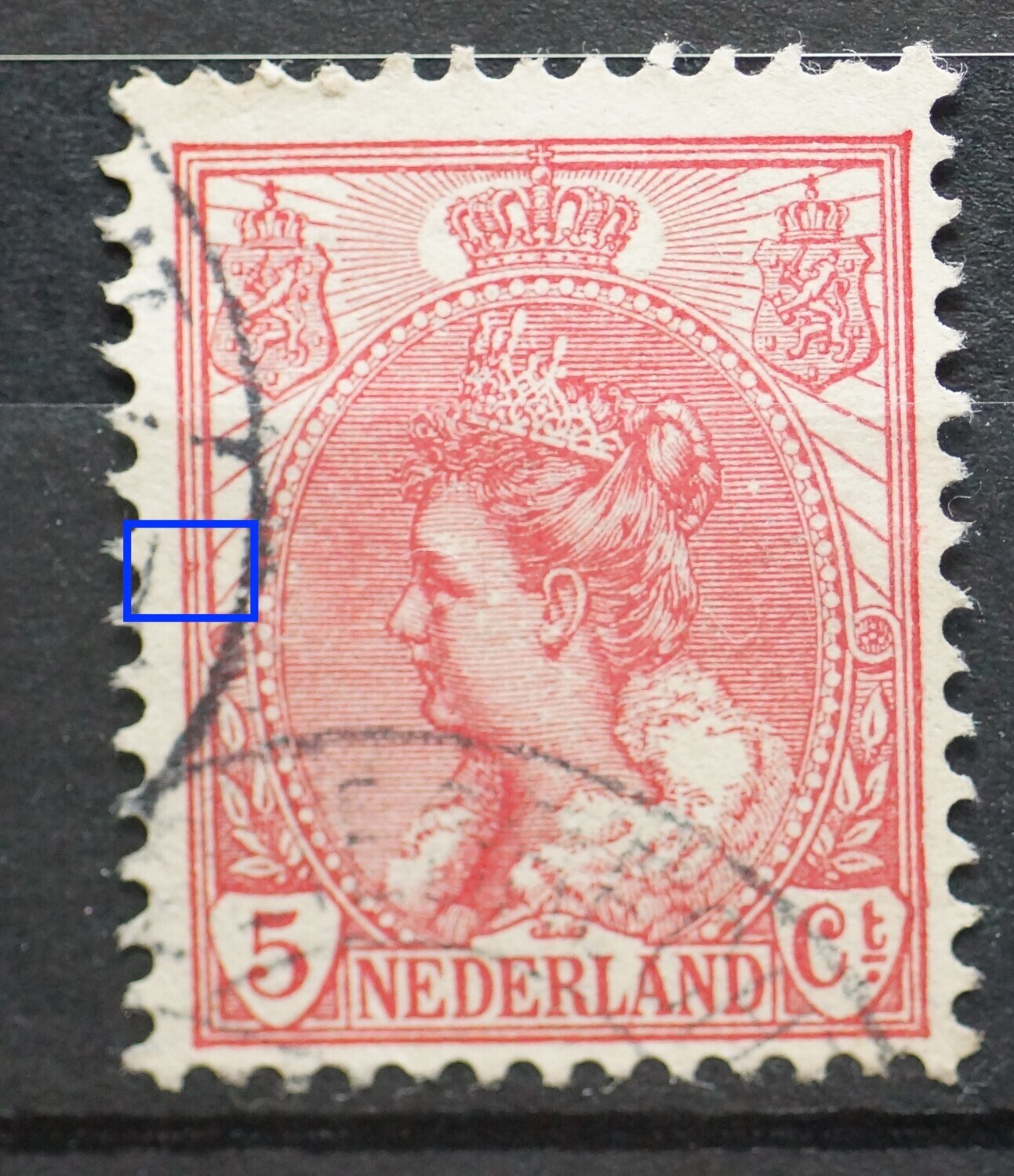 NVPH 60 - beschadigde kaderlijn boven linker rozet NVPH 60 - beschadigde kaderlijn boven linker rozet