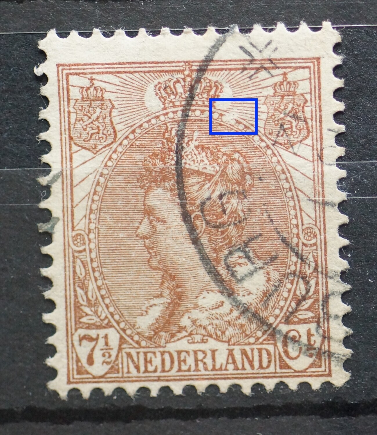 NVPH 61 - beschadiging/witte vlek rechts van kroon