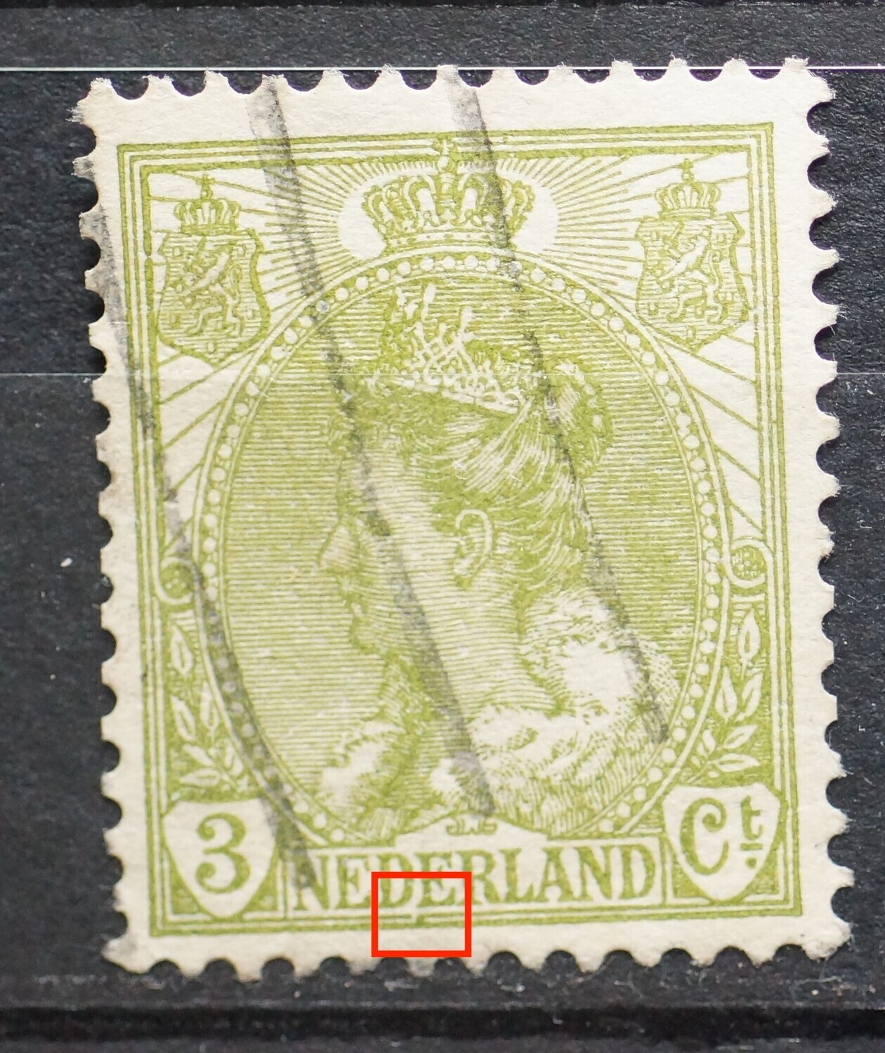 NVPH 57 - groene punt/beschadigde kaderlijn onder de tweede E van NEDERLAND
