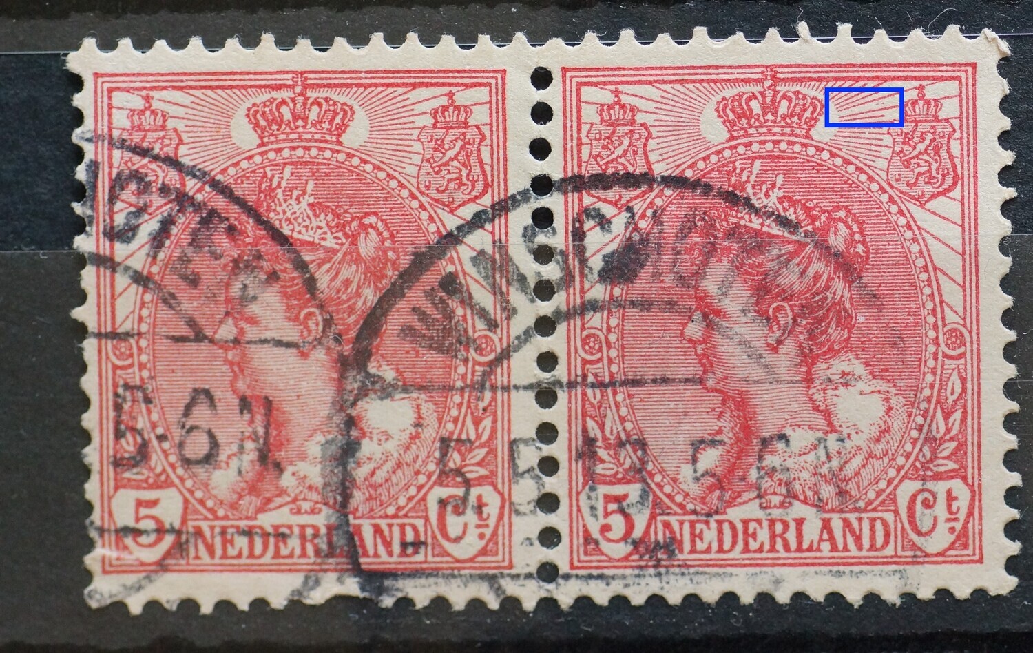 NVPH 60 (paar) - ontbrekende straal (rechter zegel)