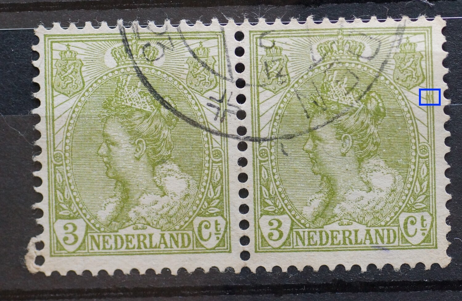 NVPH 57 (paar) - beschadigde kaderlijnen rechts (rechter zegel)