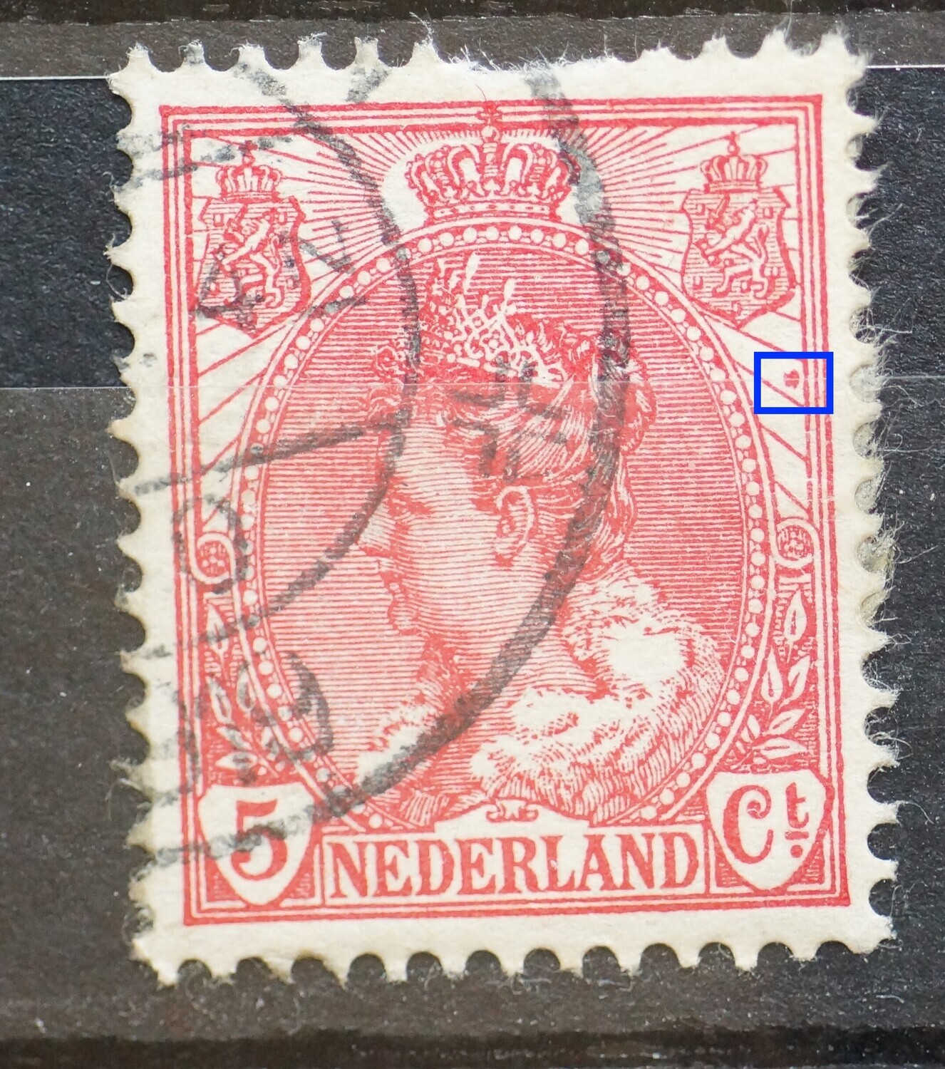 NVPH 60 - rode vlek tussen stralen rechts