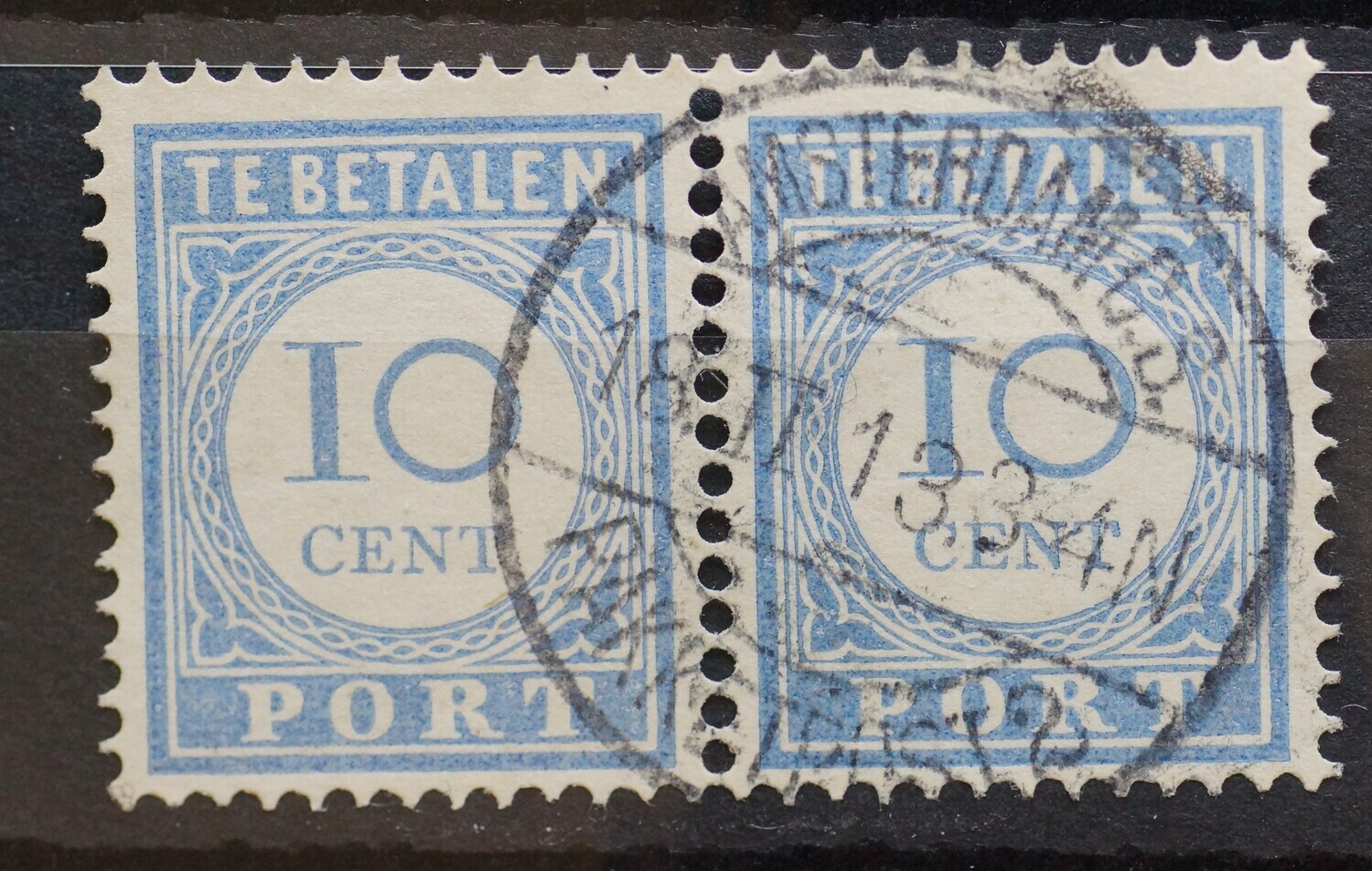 Amsterdam C.S. Pakketpost 2 op NVPH P22 (paar) - vrij zeldzaam Amsterdam C.S. Pakketpost 2 op NVPH P22 (paar) - vrij zeldzaam