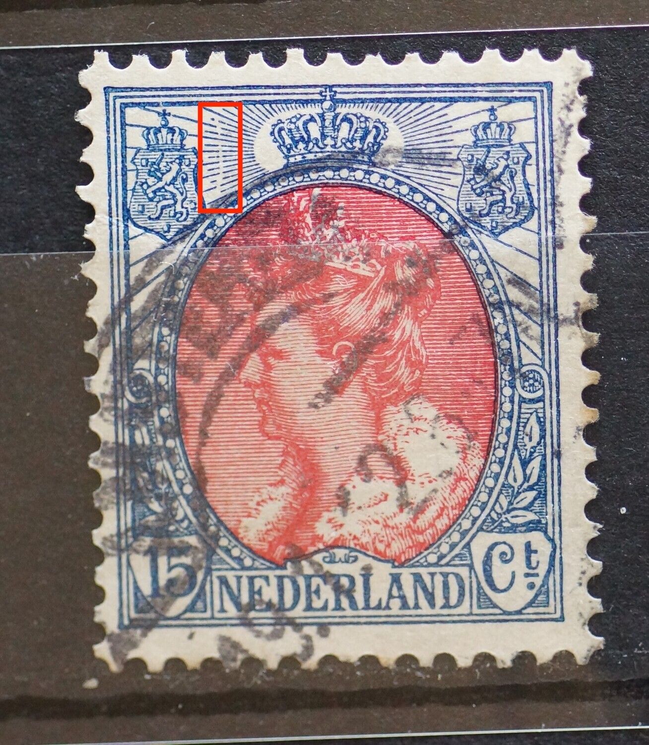 NVPH 57 - brede witte (graveer) kras door stralen links van kroon