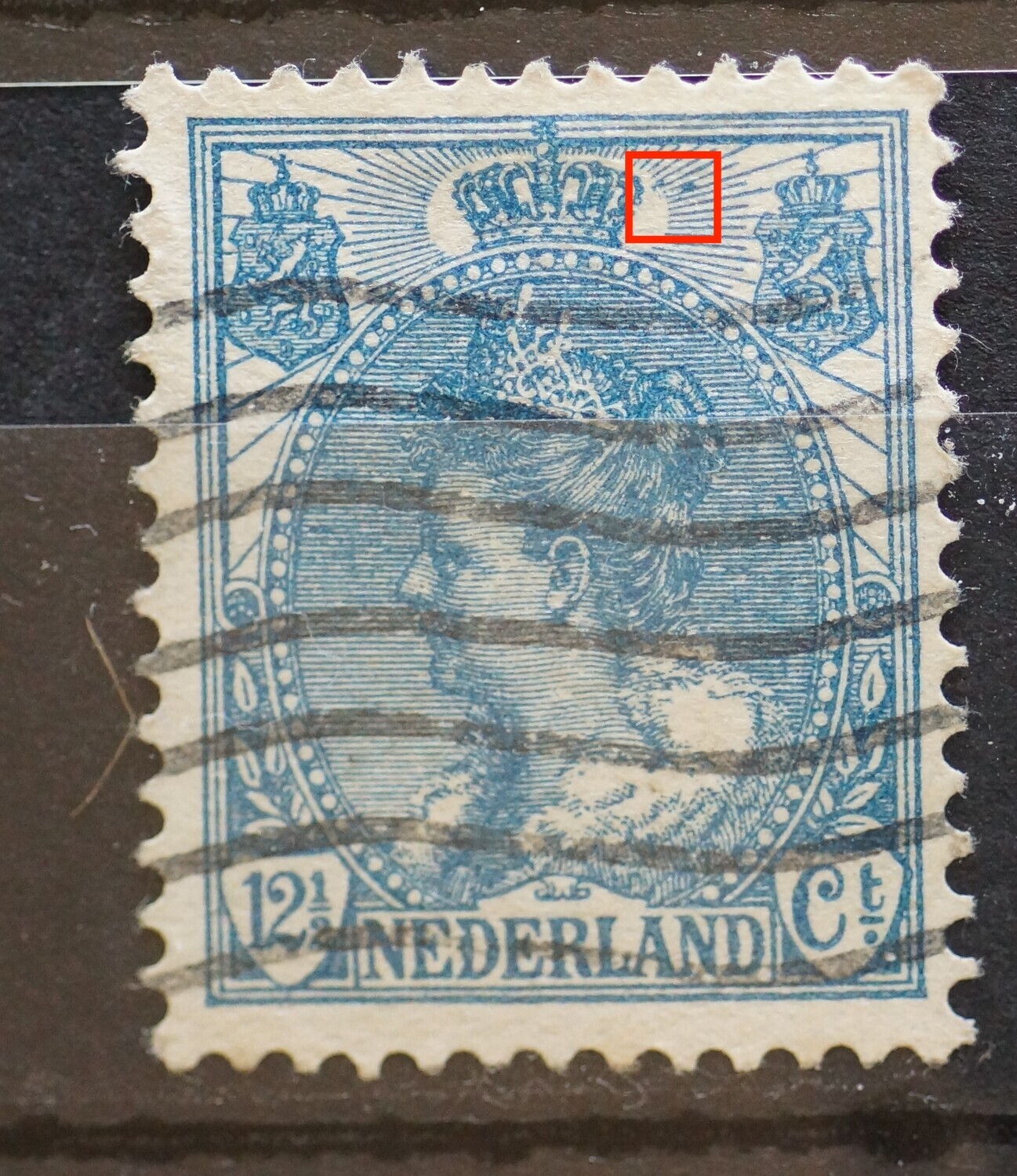 NVPH 63 - o.a. blauwe vlekken tussen stralen rechts van kroon