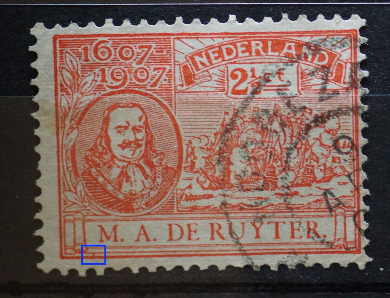 NVPH 89 - oranjerode punt tussen de kaderlijnen onder, links