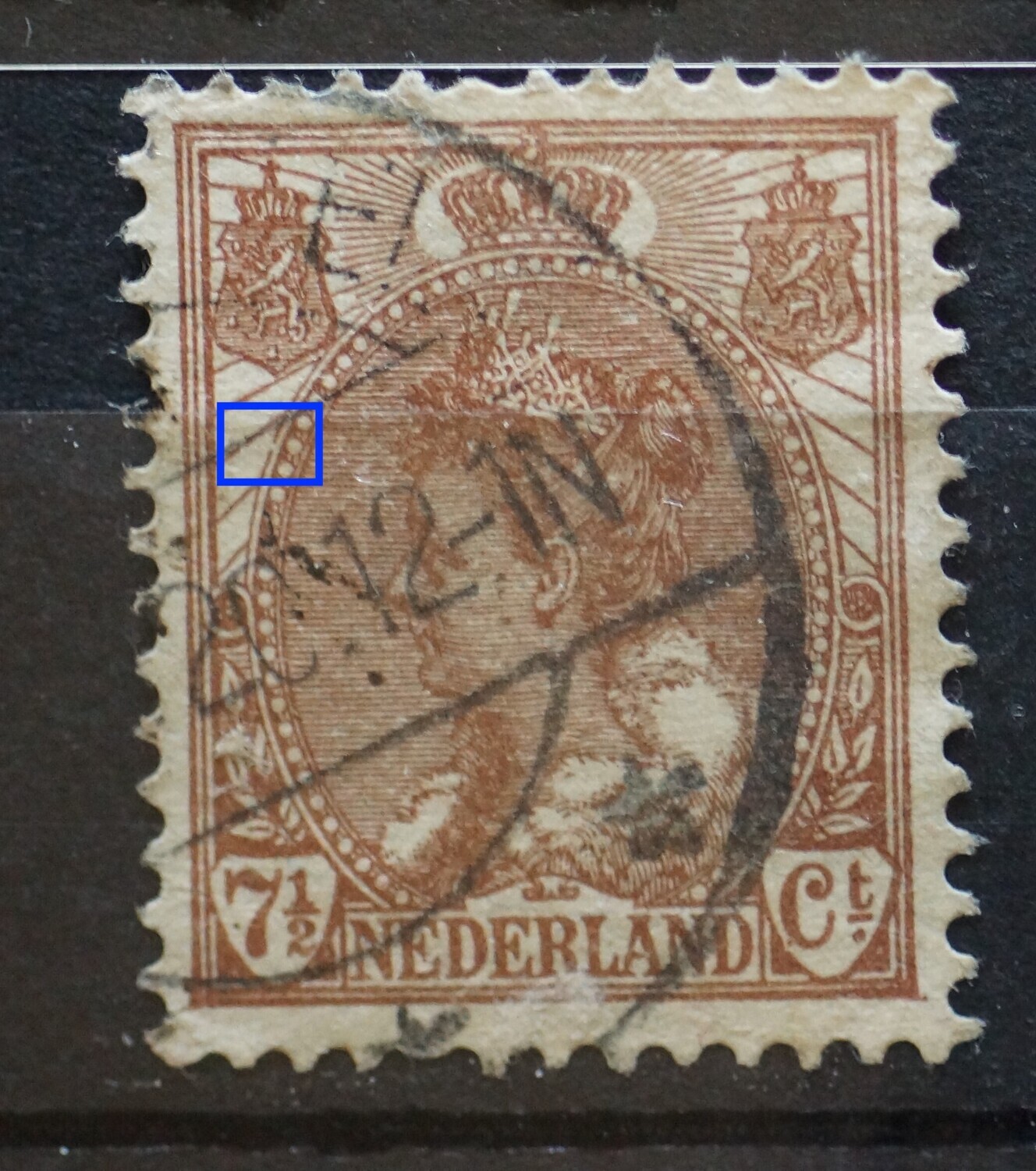 NVPH 61 - breukje in rand medaillon links NVPH 61 - breukje in rand medaillon links