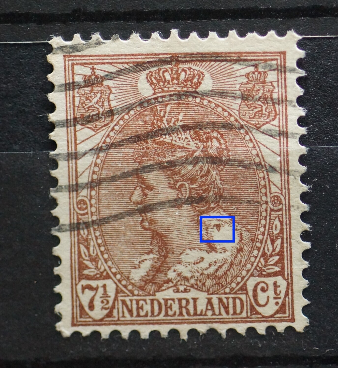 NVPH 61 - bruine vlek in bontkraag NVPH 61 - bruine vlek in bontkraag