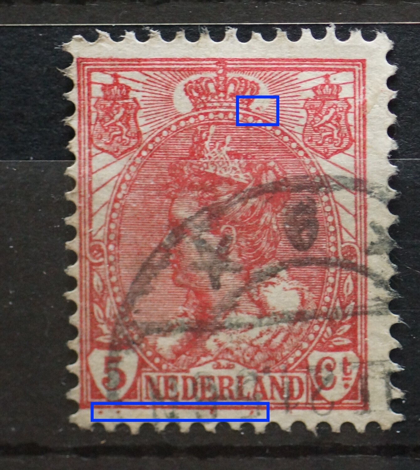 NVPH 60 - o.a. rode vlek rechts naast kroon en rode stippen onder het zegelbeeld