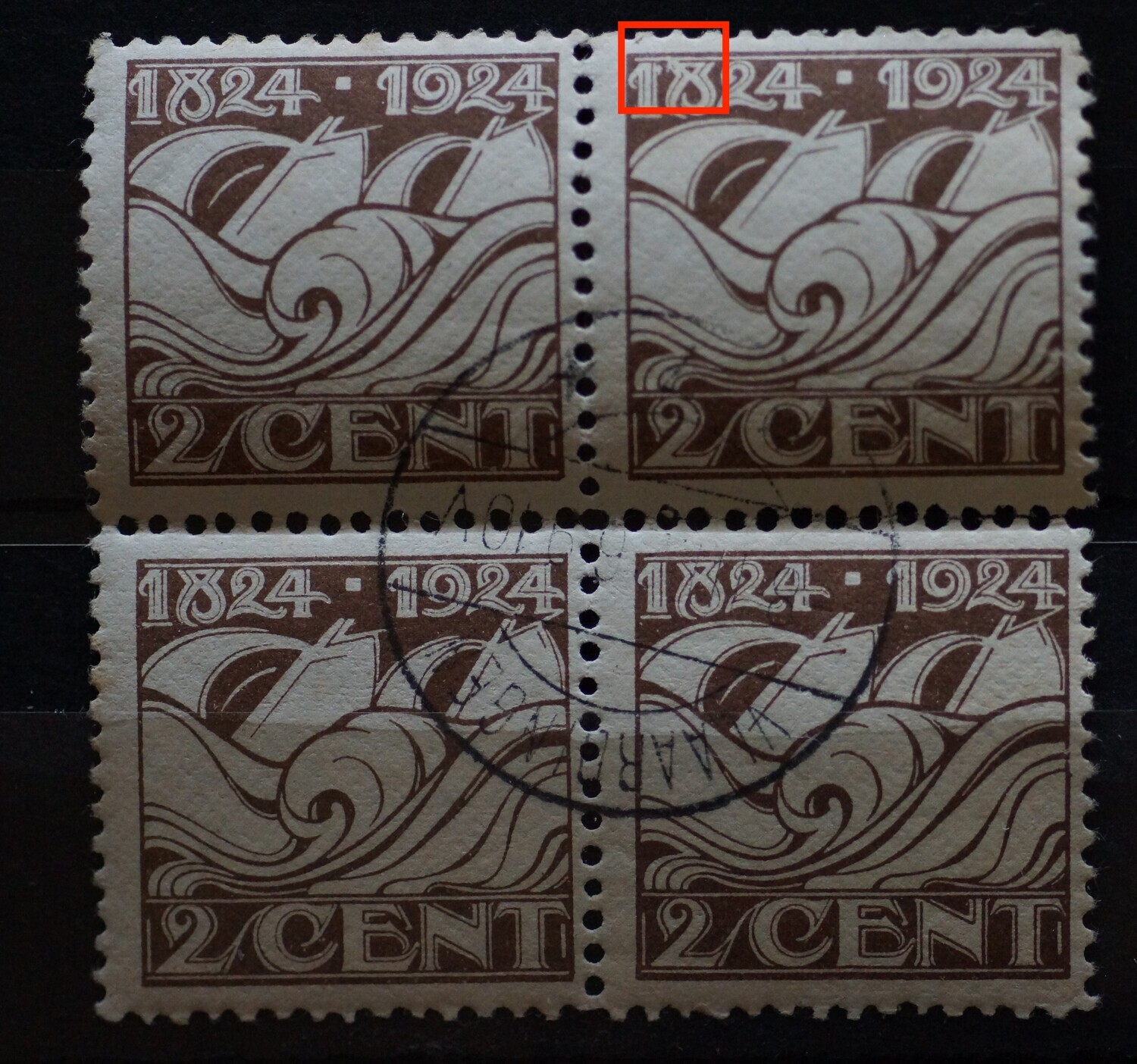 NVPH 139 (blok) - o.a witte vlekken aan bovenzijde van de 1 en de 8 van 1824  (zegel rechtsboven) - Schaars stempel.
