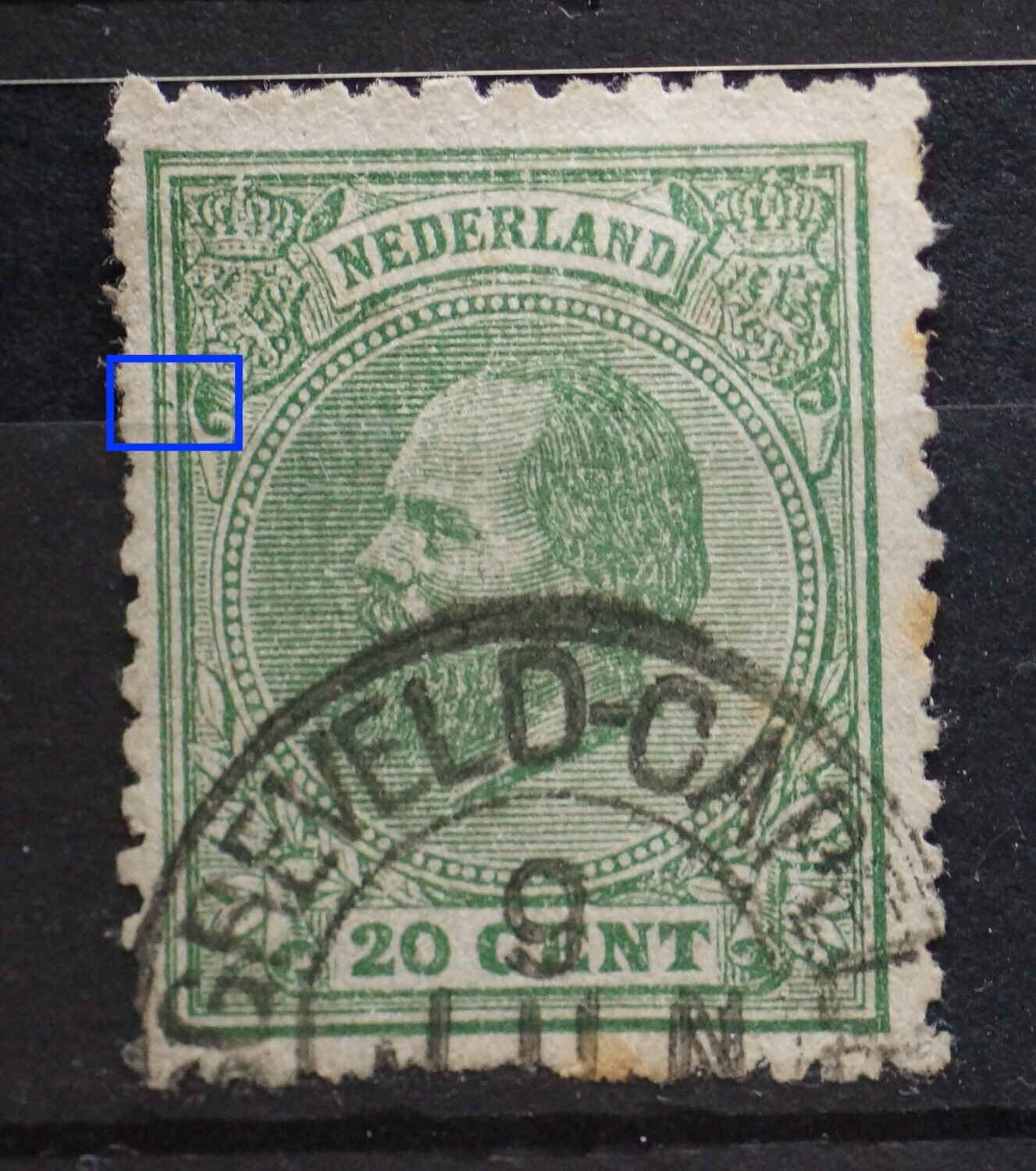 NVPH 24 - groene vlek tussen kaderlijnen links