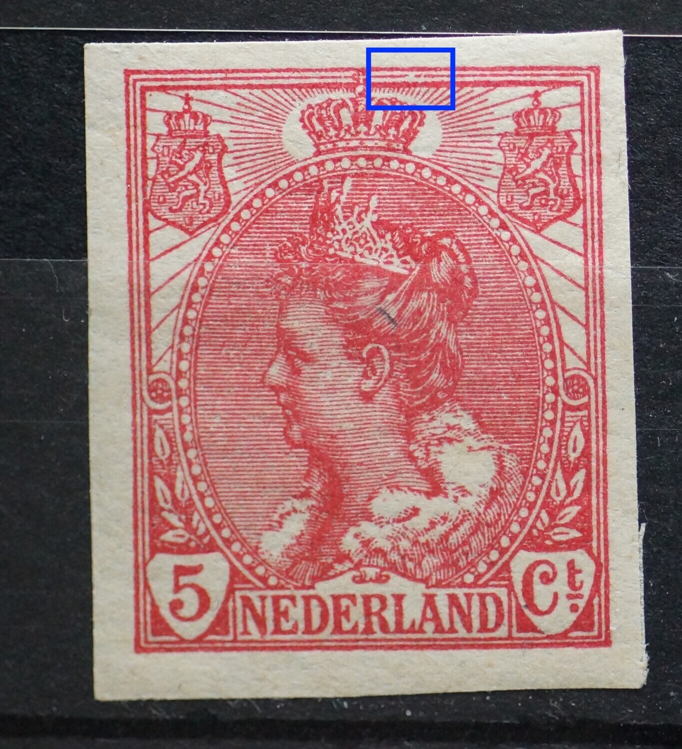 NVPH 82 - breuk in kaderlijn rechts van kroon