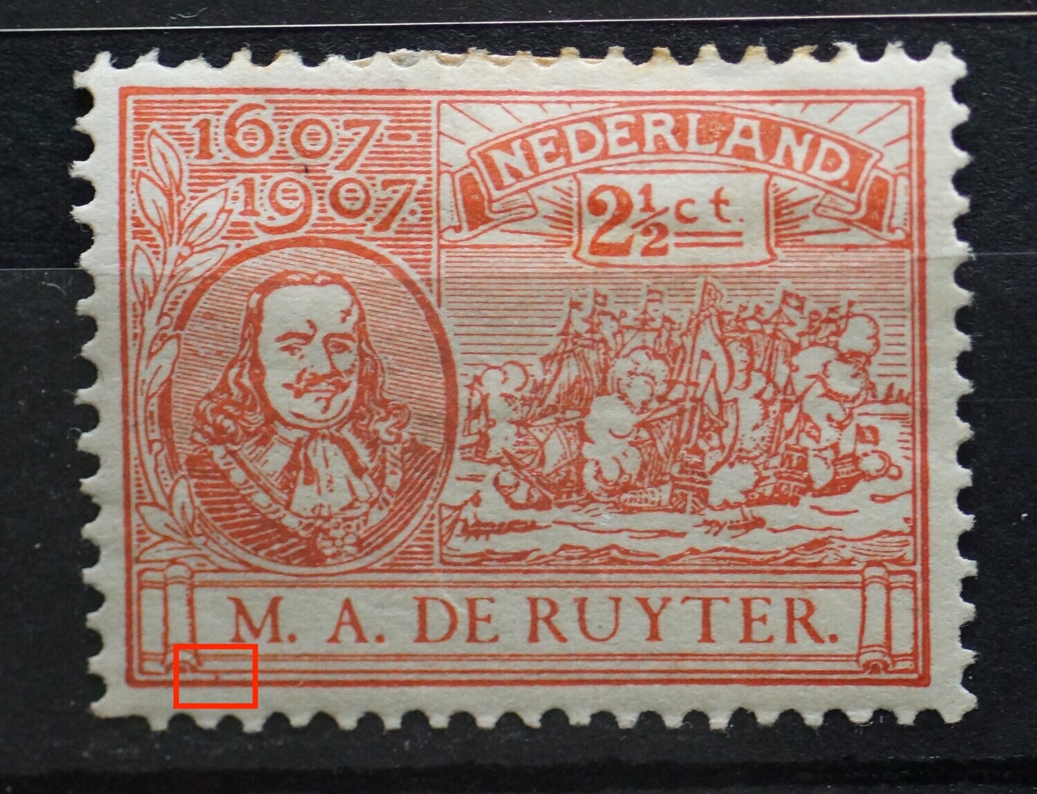 NVPH 89 - oranjerode punt tussen de kaderlijnen onder, links