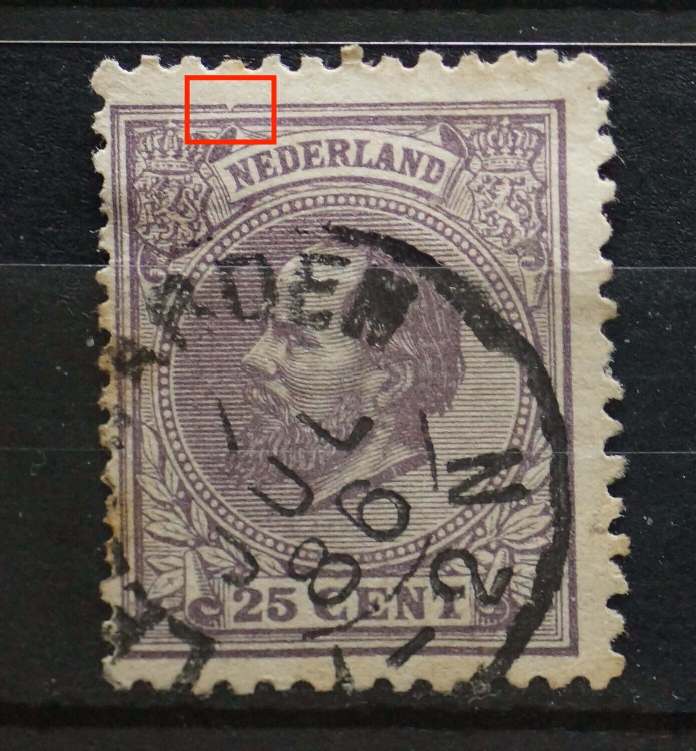 NVPH 26 - v-vormige hap uit kaderlijn boven