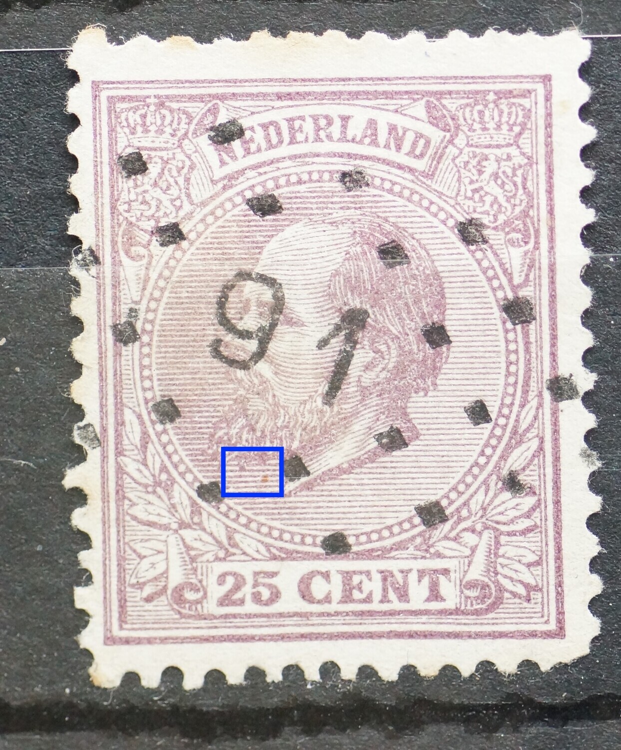 NVPH 26 - violette stippen onder de hals