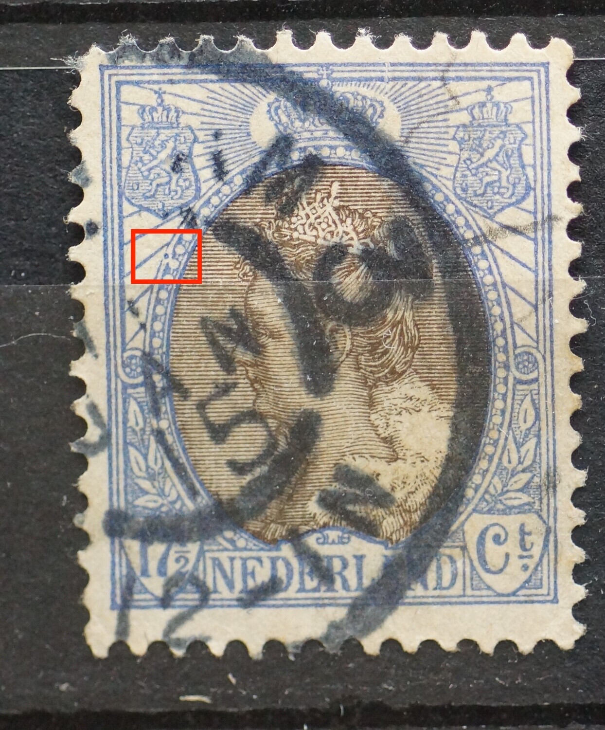 NVPH 67 - blauwe punt in rand medaillon links