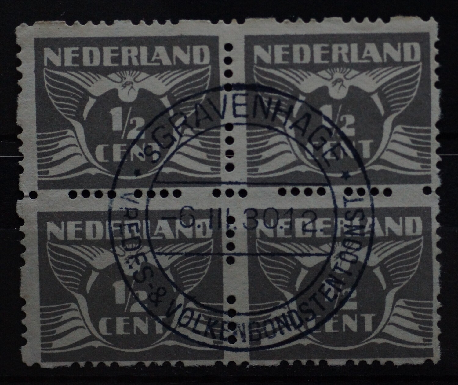 Gelegenheidsstempel Den Haag Vredestentoonstelling 1930 op NVPH R33 - blok