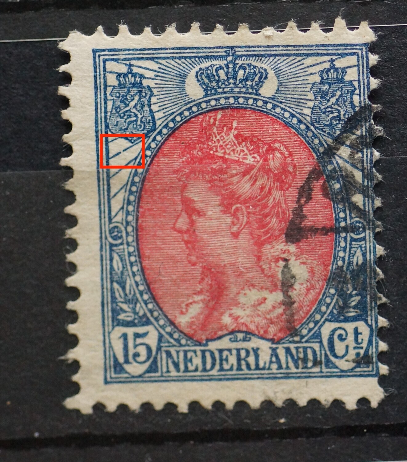 NVPH 65 -breukje in straal onder linker wapenschild
