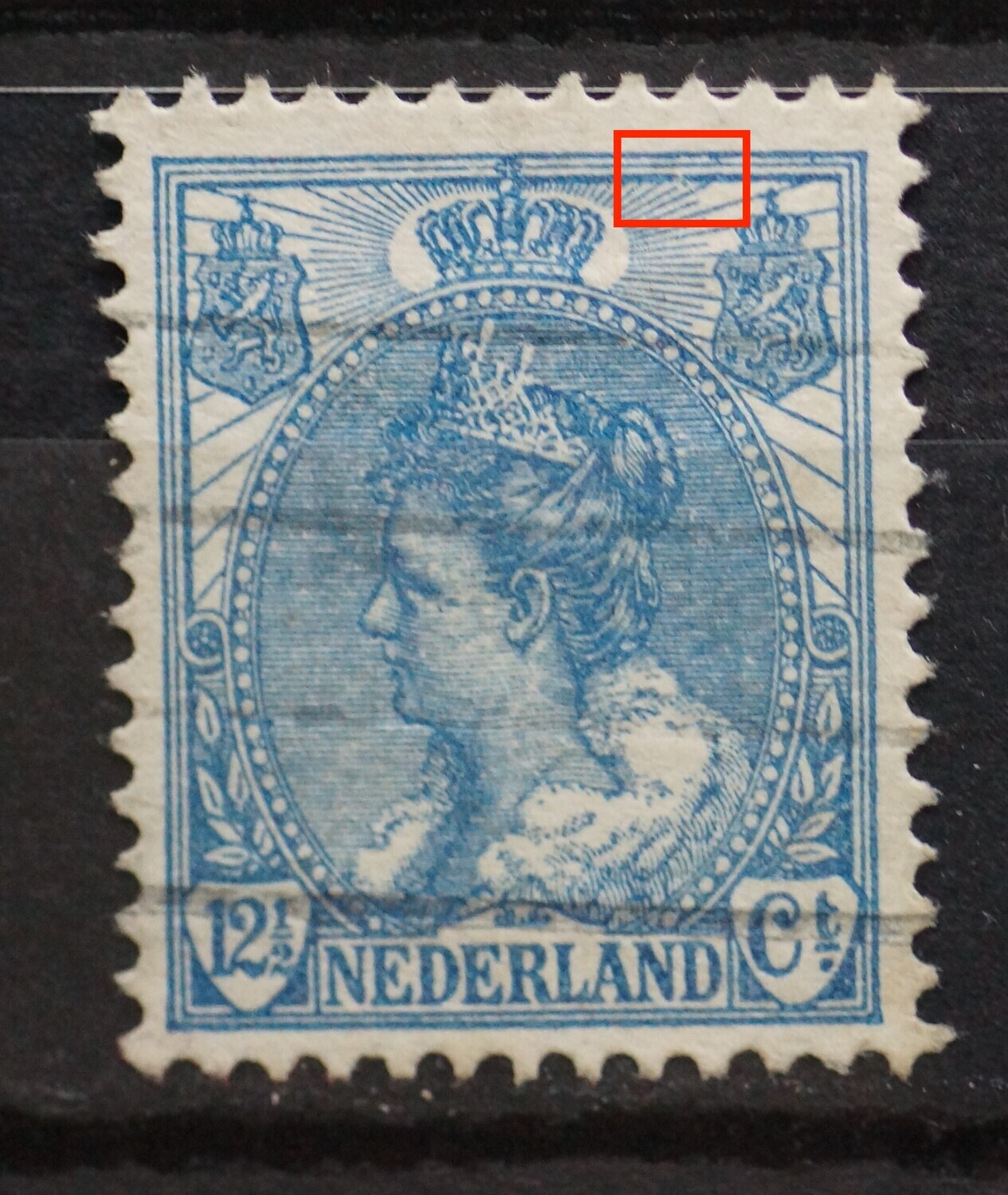 NVPH 63 -blauwe punt aan het einde van de straal rechts van kroon