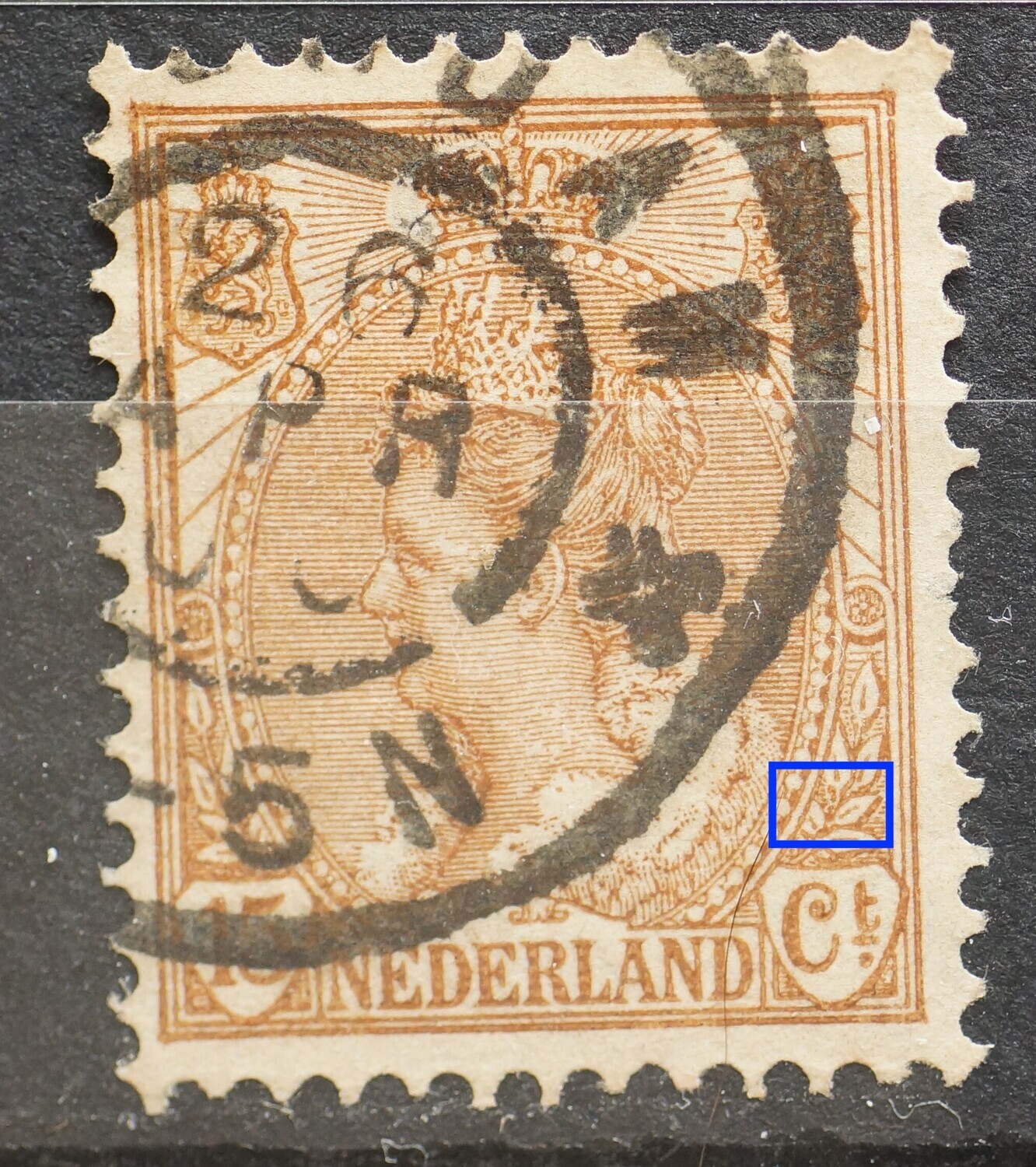 NVPH 64 - bruine vlekken ("graankorrels") in de bladeren rechts