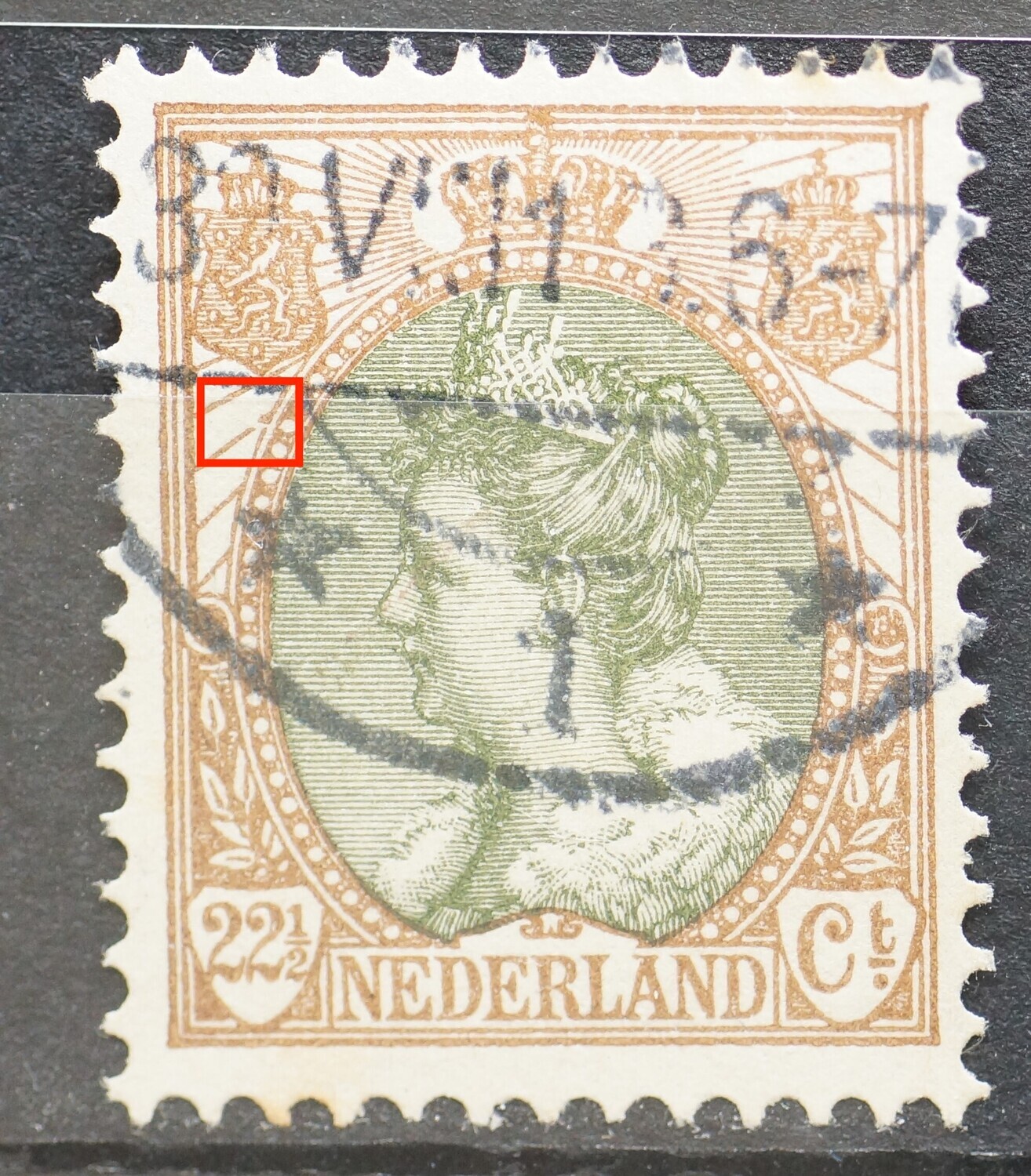 NVPH 70 - breuk in straal links, aan de rand van het medaillon