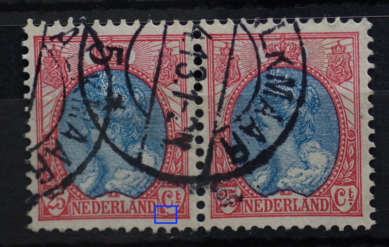 NVPH 71 (paar) - o.a. breuk in kaderlijn linksonder Ct. (linker zegel)